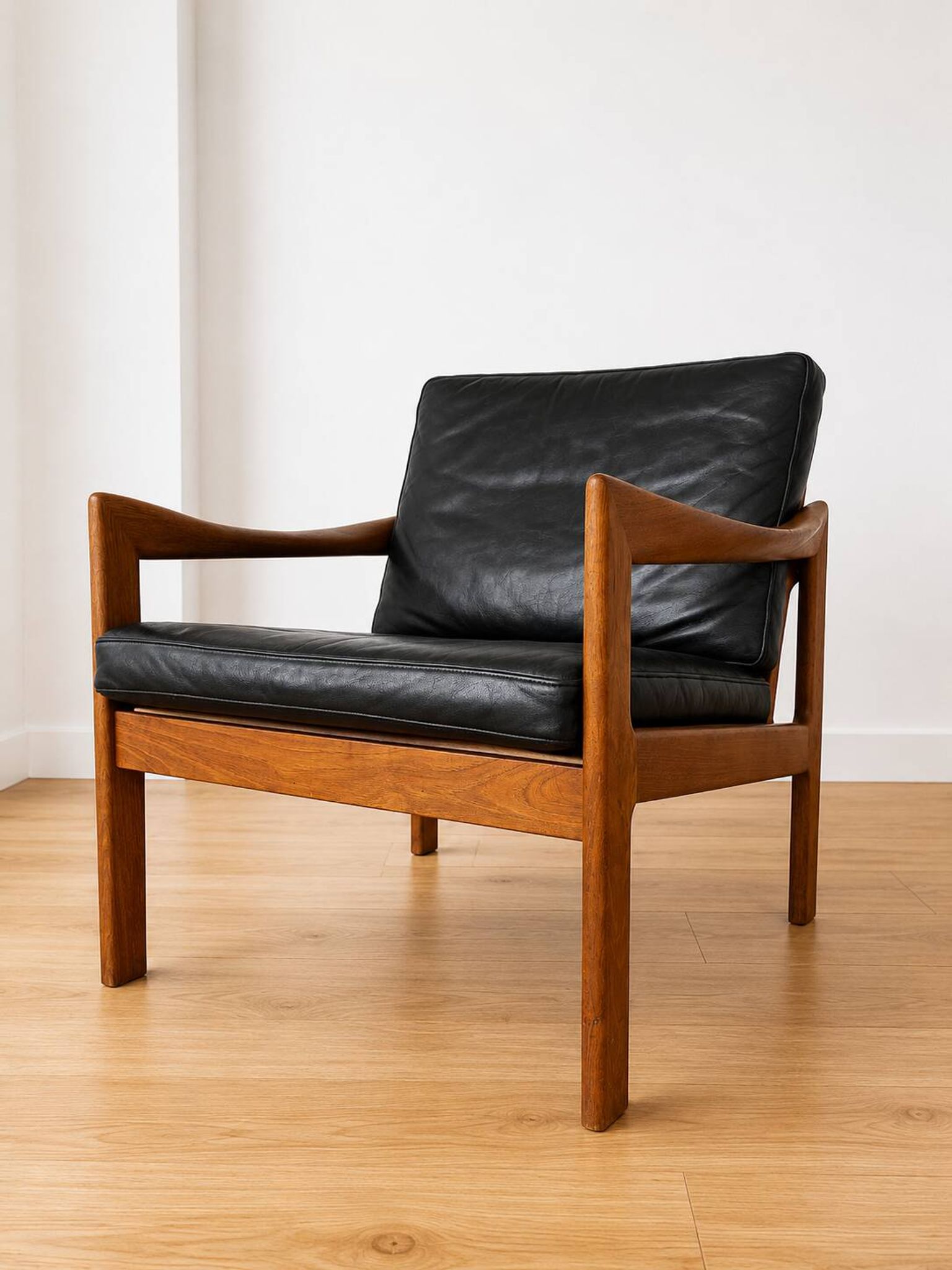 Vintage Danish Illum Wikkelsø teak lounge chair model 20