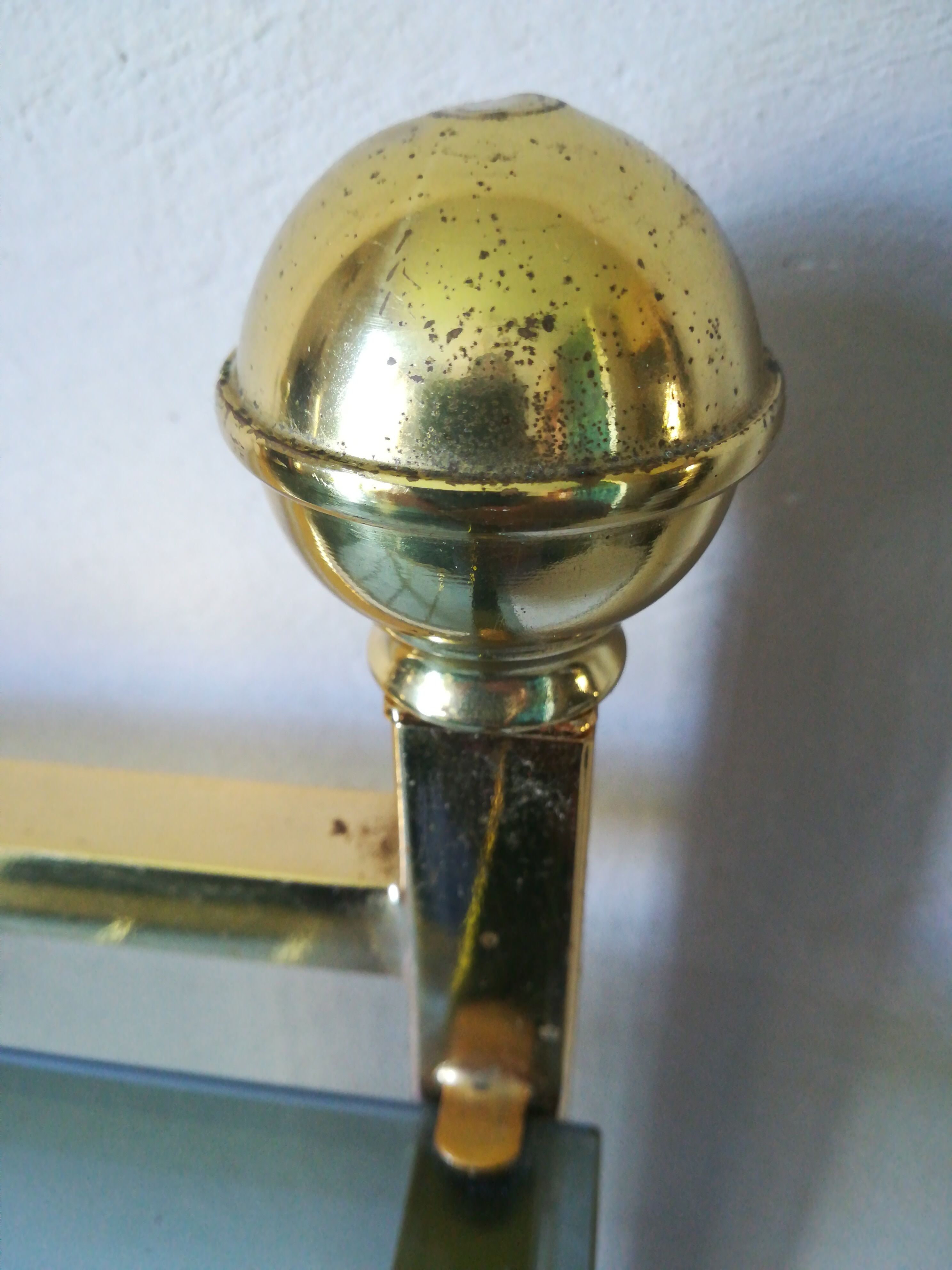 Chevets en metal doré