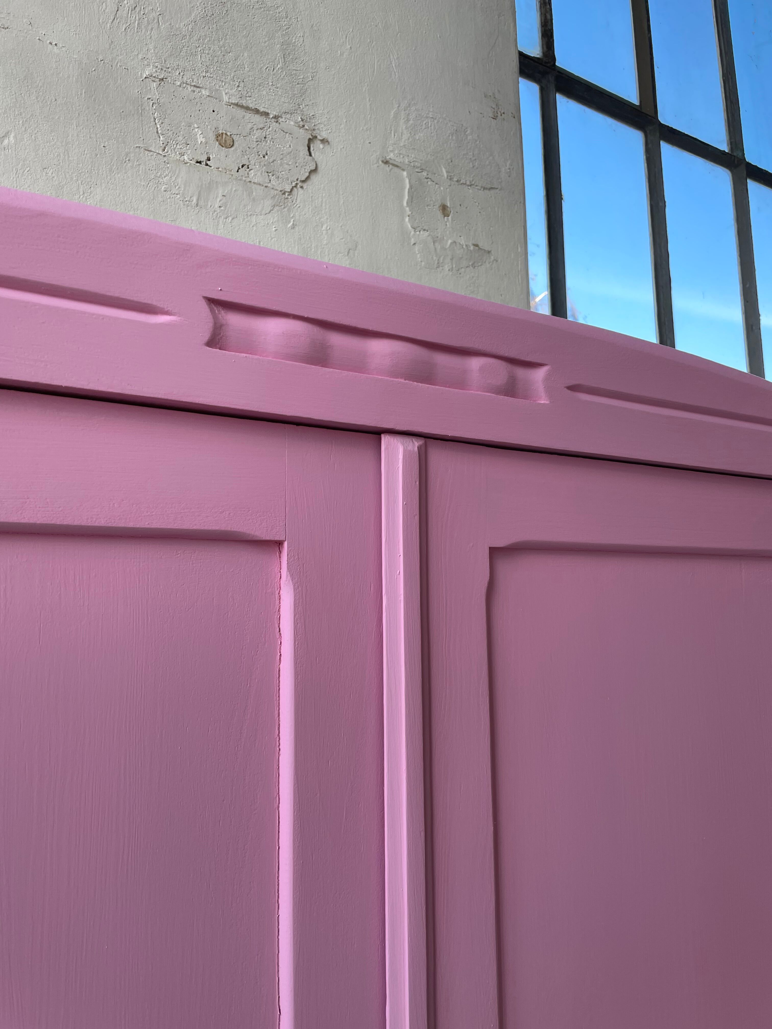 Pink knitted cabinet