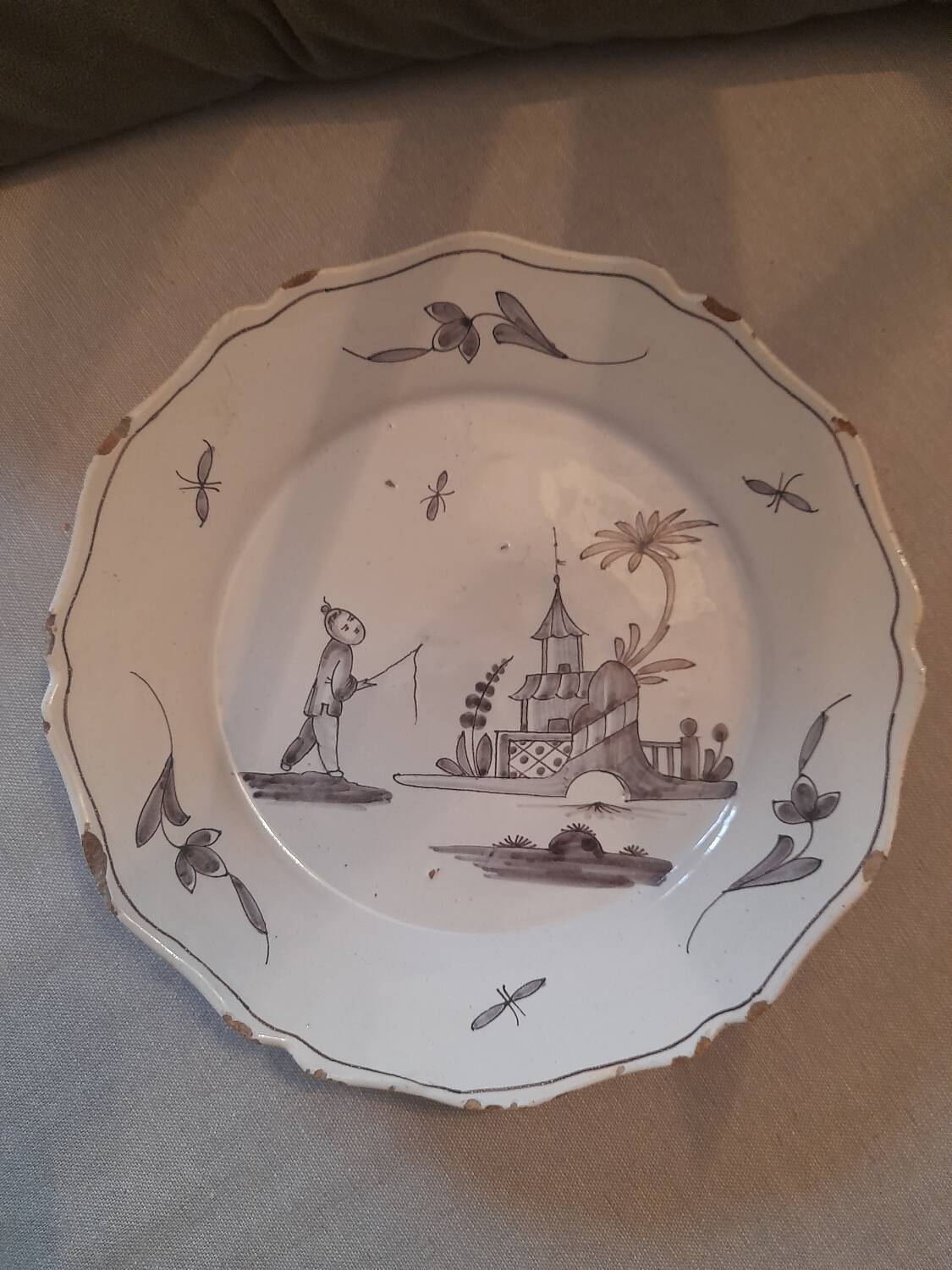 Assiette faïence XVIIIéme siècle.