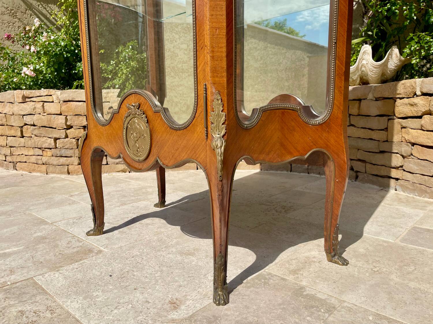 Vitrine en Marqueterie Style Louis XV