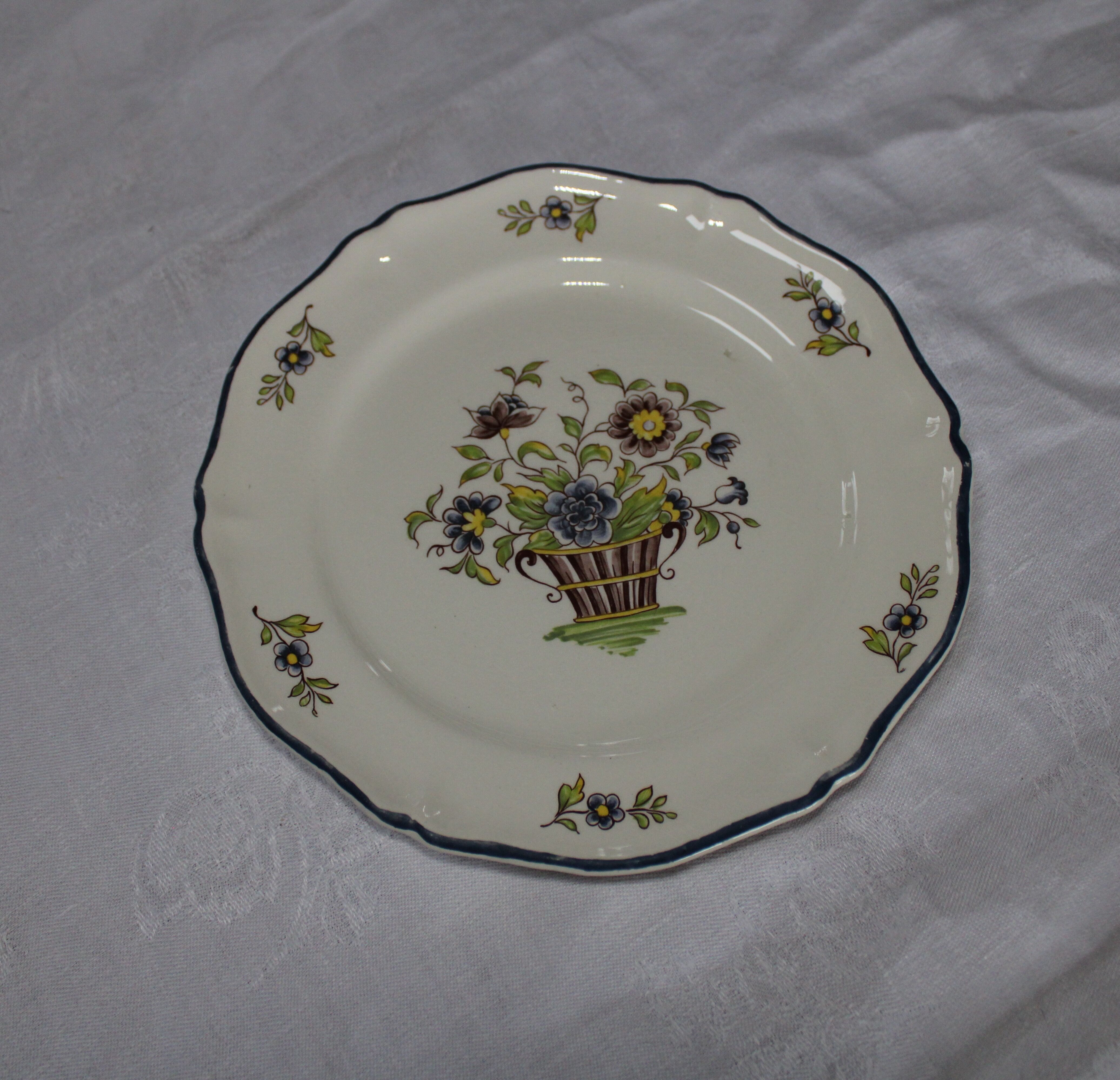 Service at Dessert Saint-Amand Vieux Delft