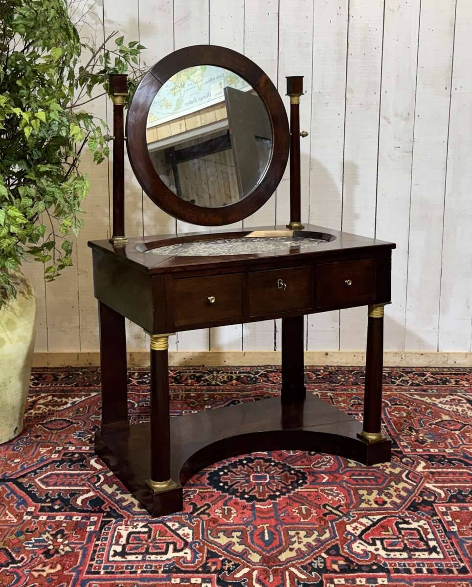 Empire hairdresser from the 19th century in mahogany with a marble top.