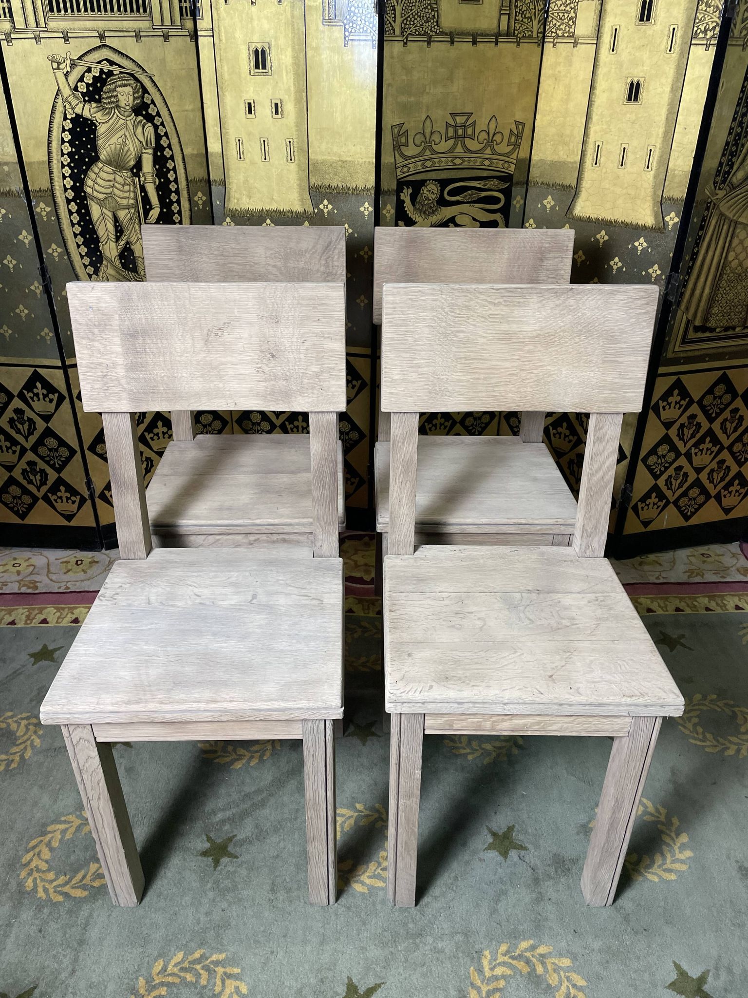 Suite de 4 chaises brutalistes en chêne massif 1950
