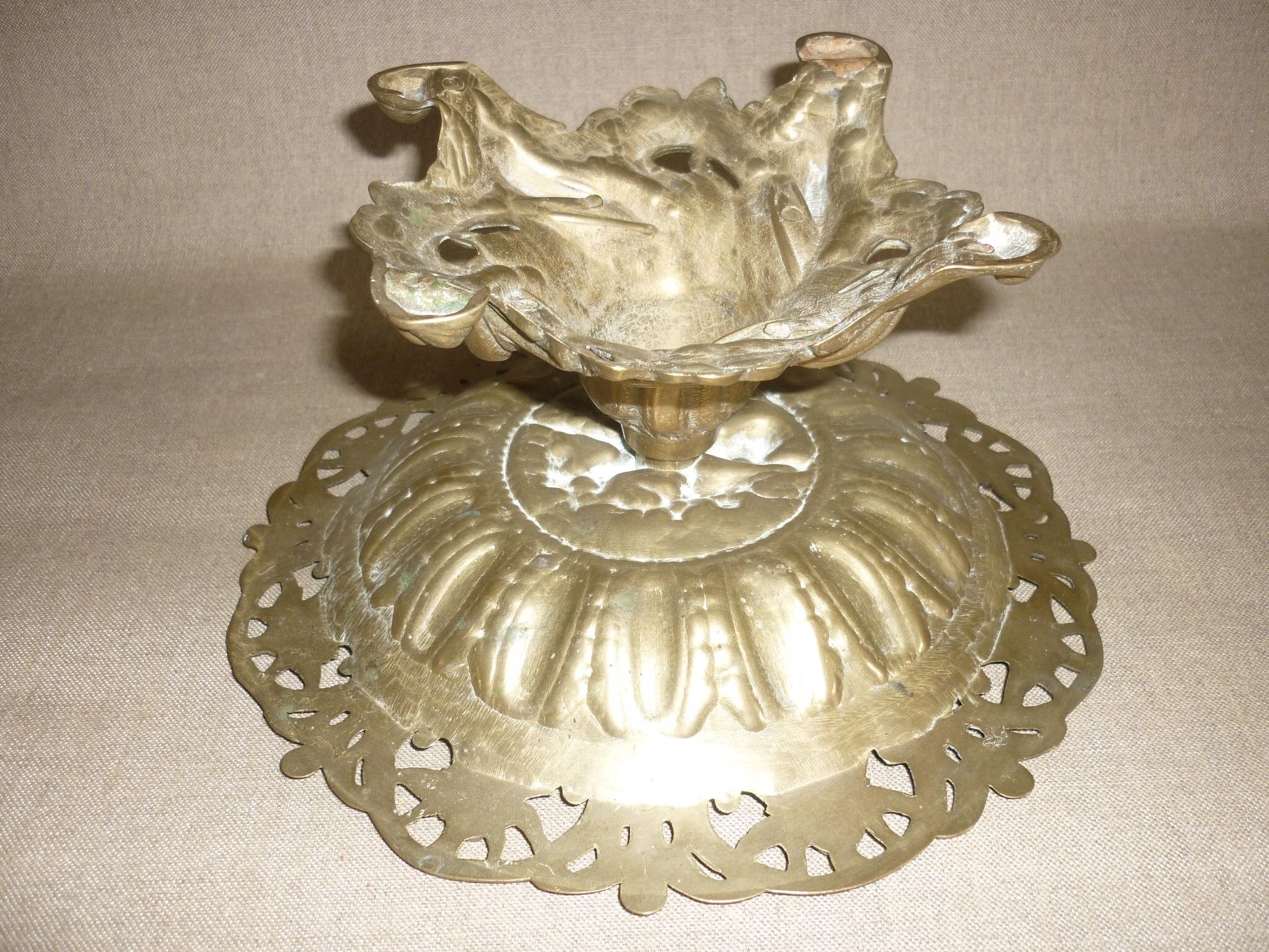 Fruit cup on bronze piedouche