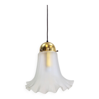 Suspension en verre et laiton vintage en forme de mouchoir de Peill & Putzler, années 1960.
