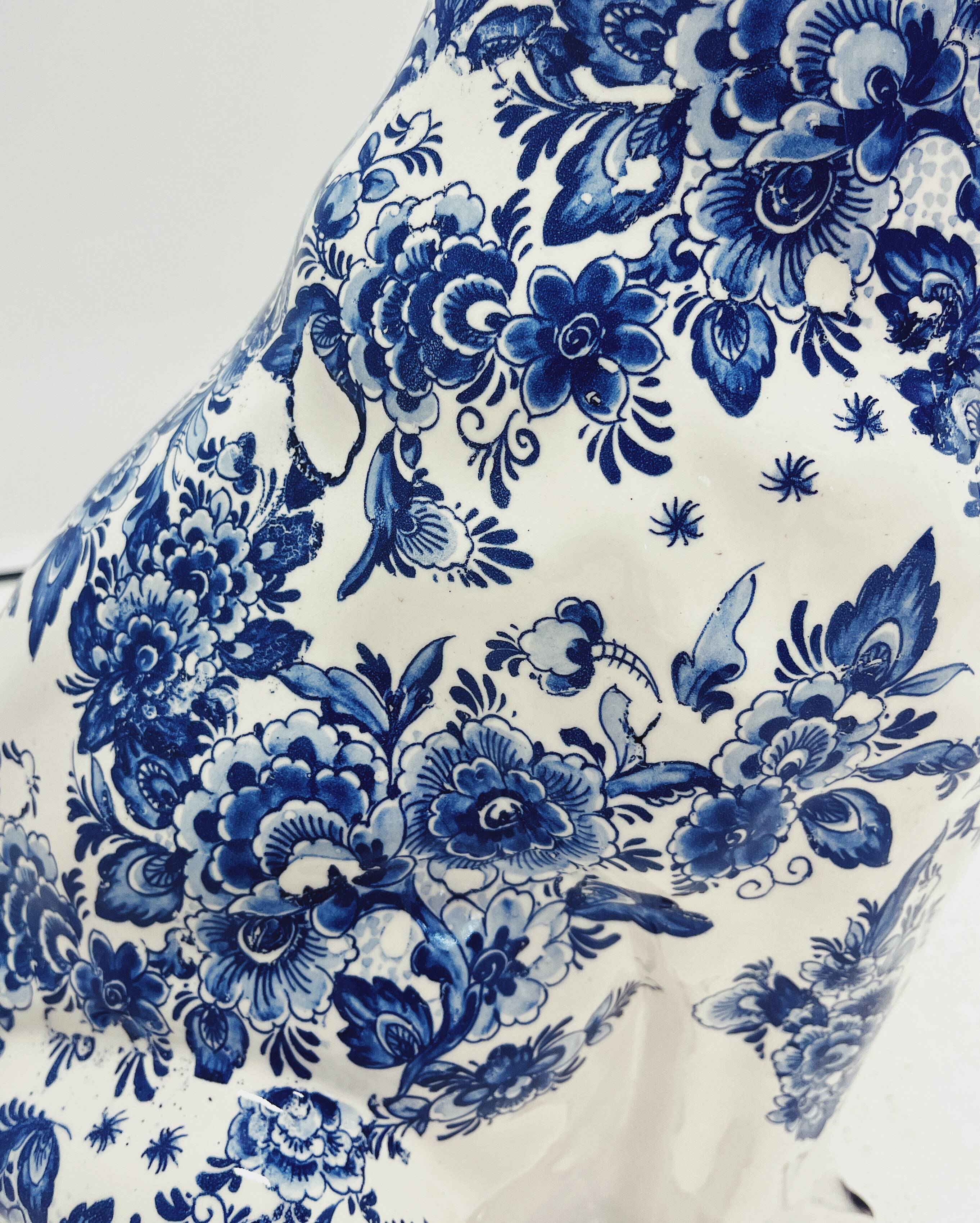 Statue de tigre en céramique bleu de Delft