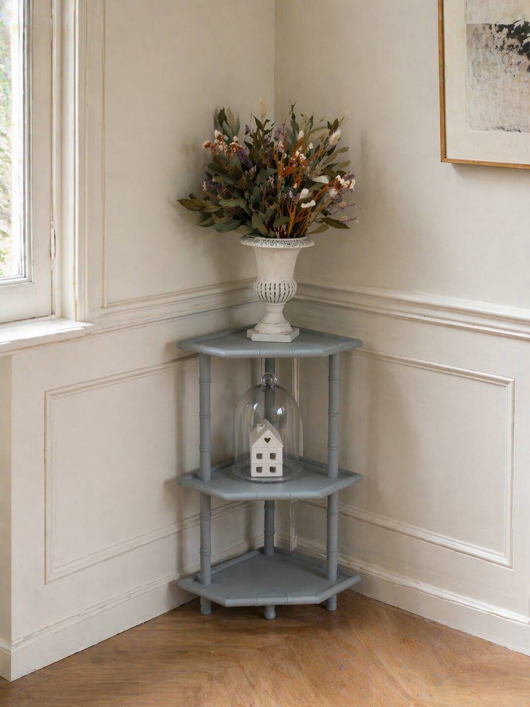Bamboo shelf sublimated in grey-green.