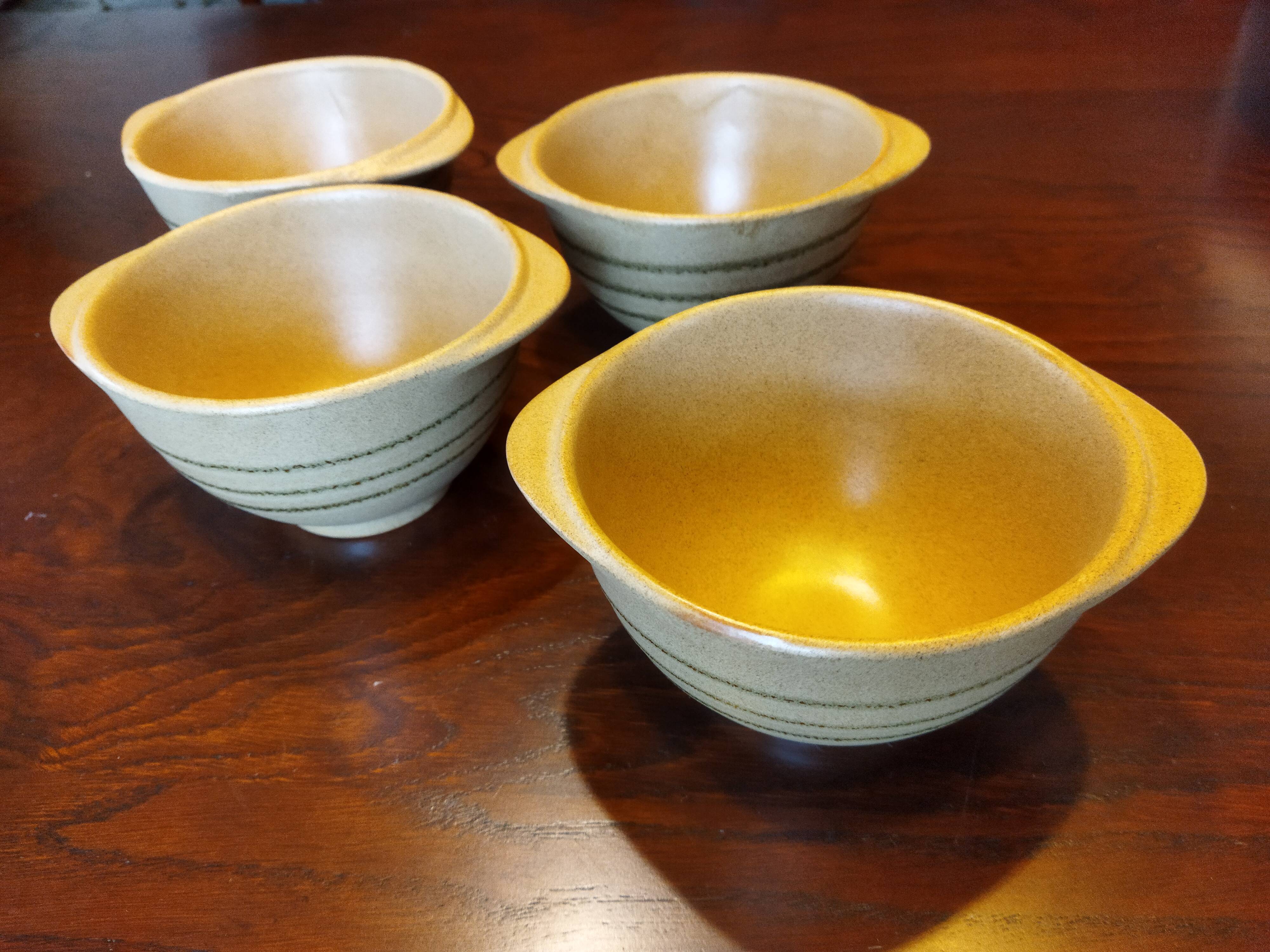 4 ear bowls in Sarreguemines sandstone