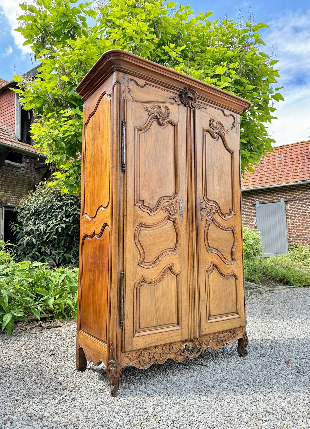 Provencal wedding armoire in walnut nîmes xviii eme century