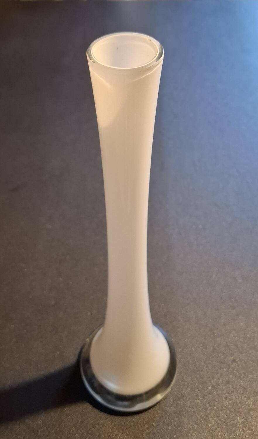 Contemporary soliflore in opaline