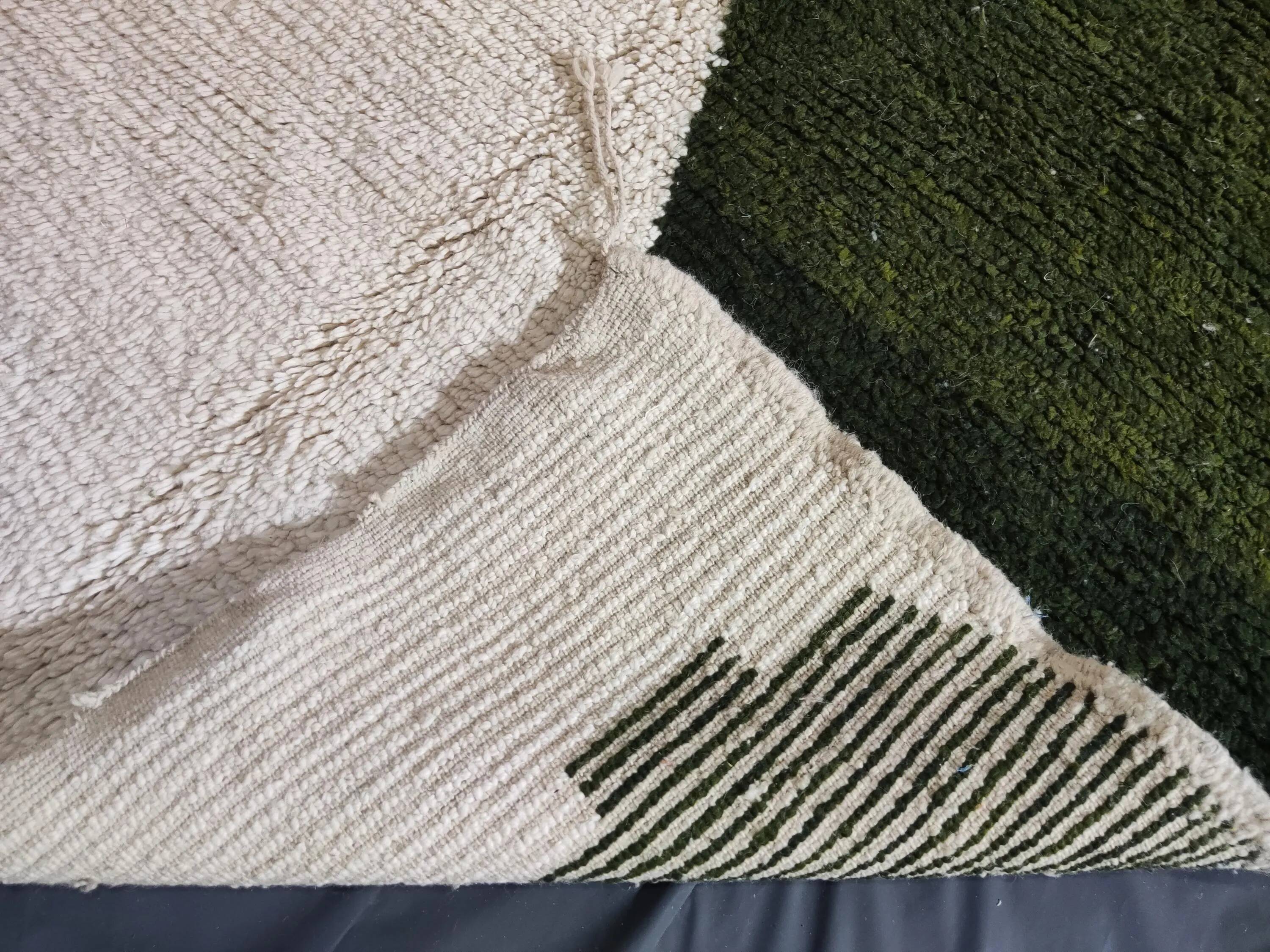 Moroccan rug in pure wool 3 x 2 m