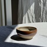 A two-tone beige and brown stoneware bowl H7 D14.5