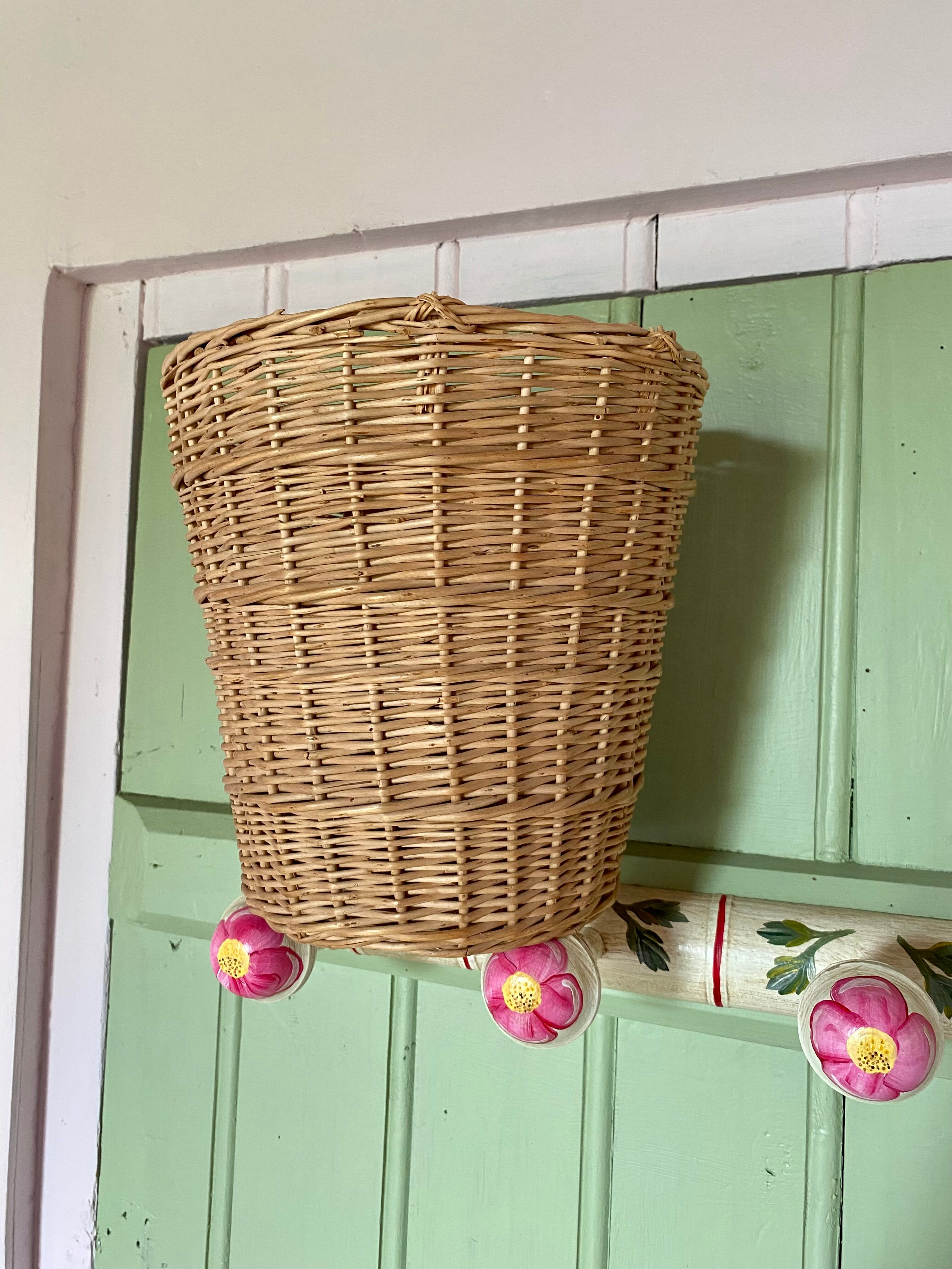 Braided straw basket