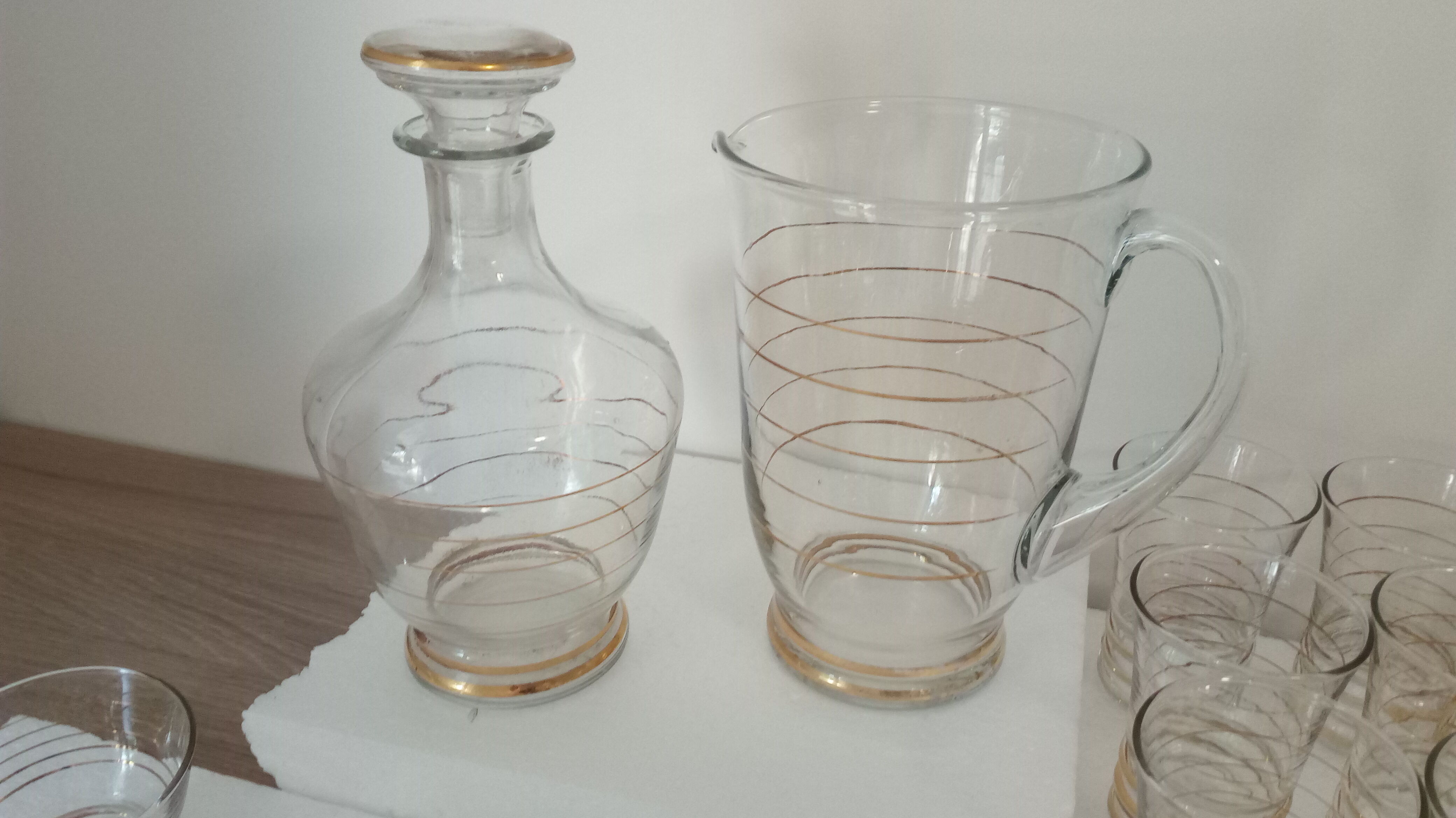 Set carafe, glasses and gold-lecinded cups