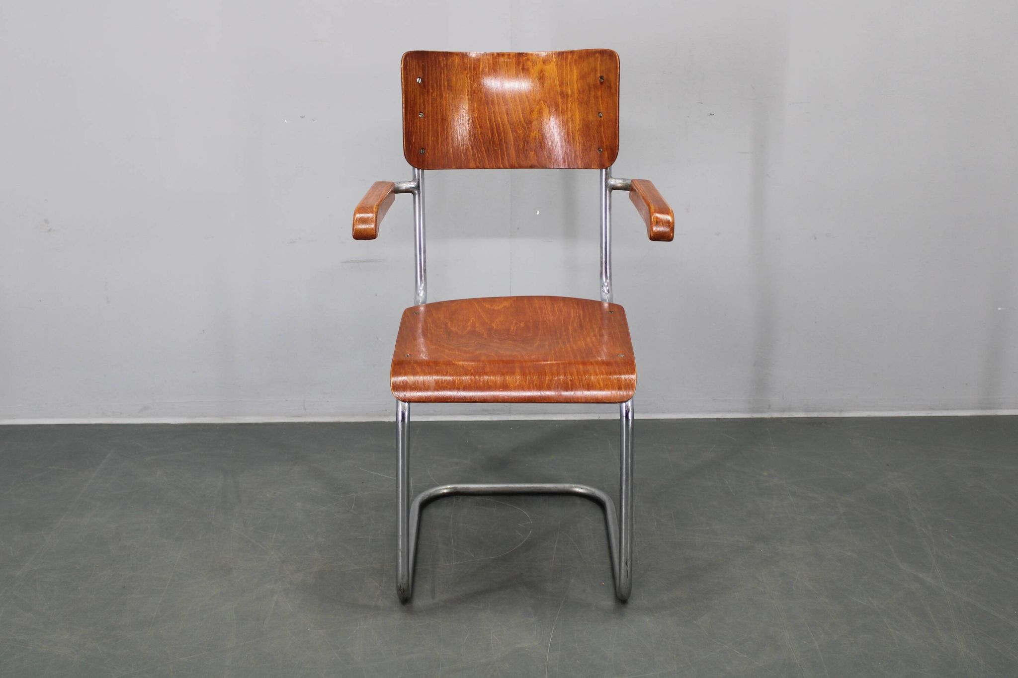 Bauhaus cantilever armchair in chrome tubular steel and beech, 1930s