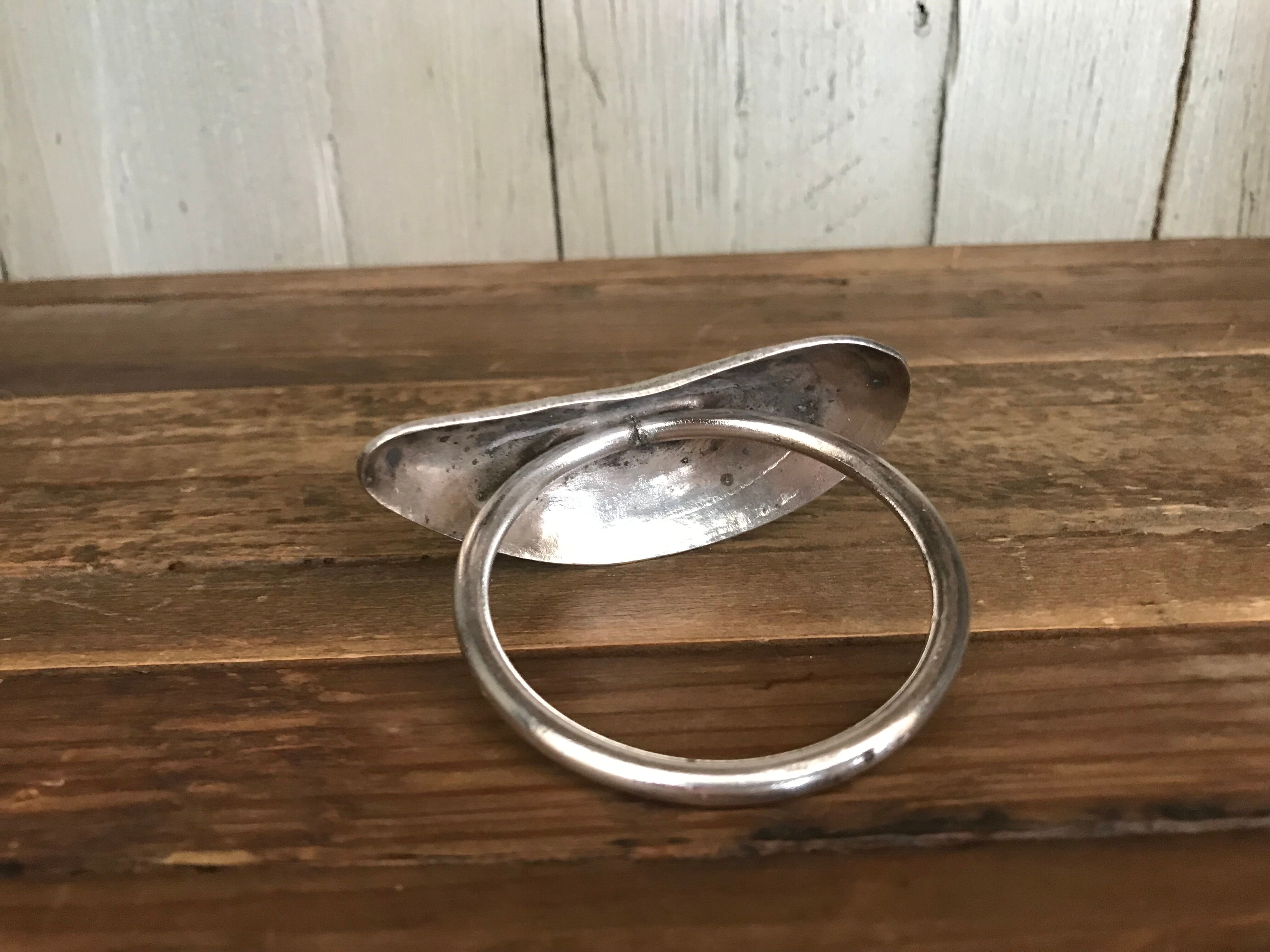 Towel round "mold" silver metal