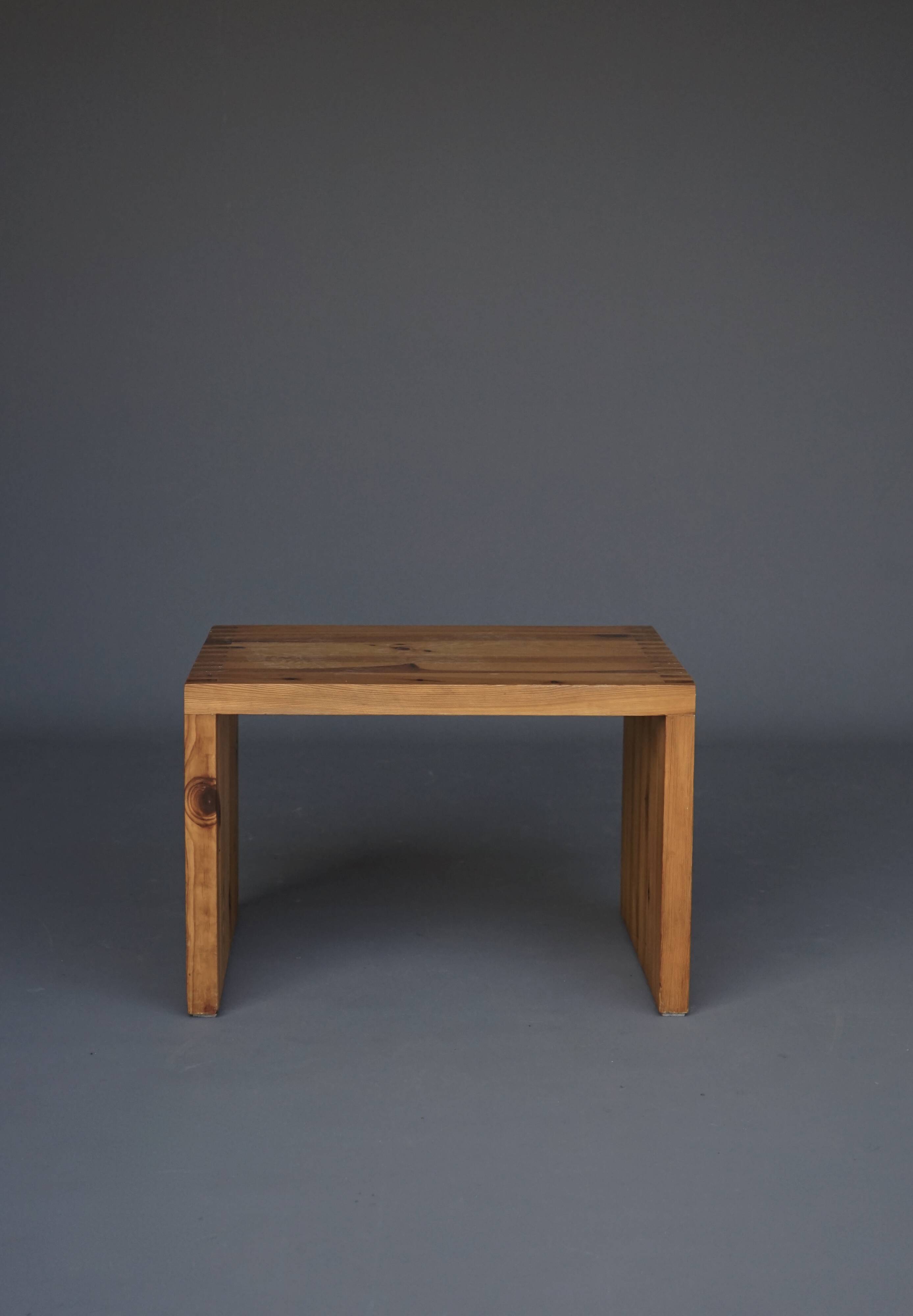 Petite table basse par Ate van Apeldoorn pour Houtwerk Hattem. années 1970