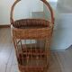 Panier porte bouteilles ancien en rotin