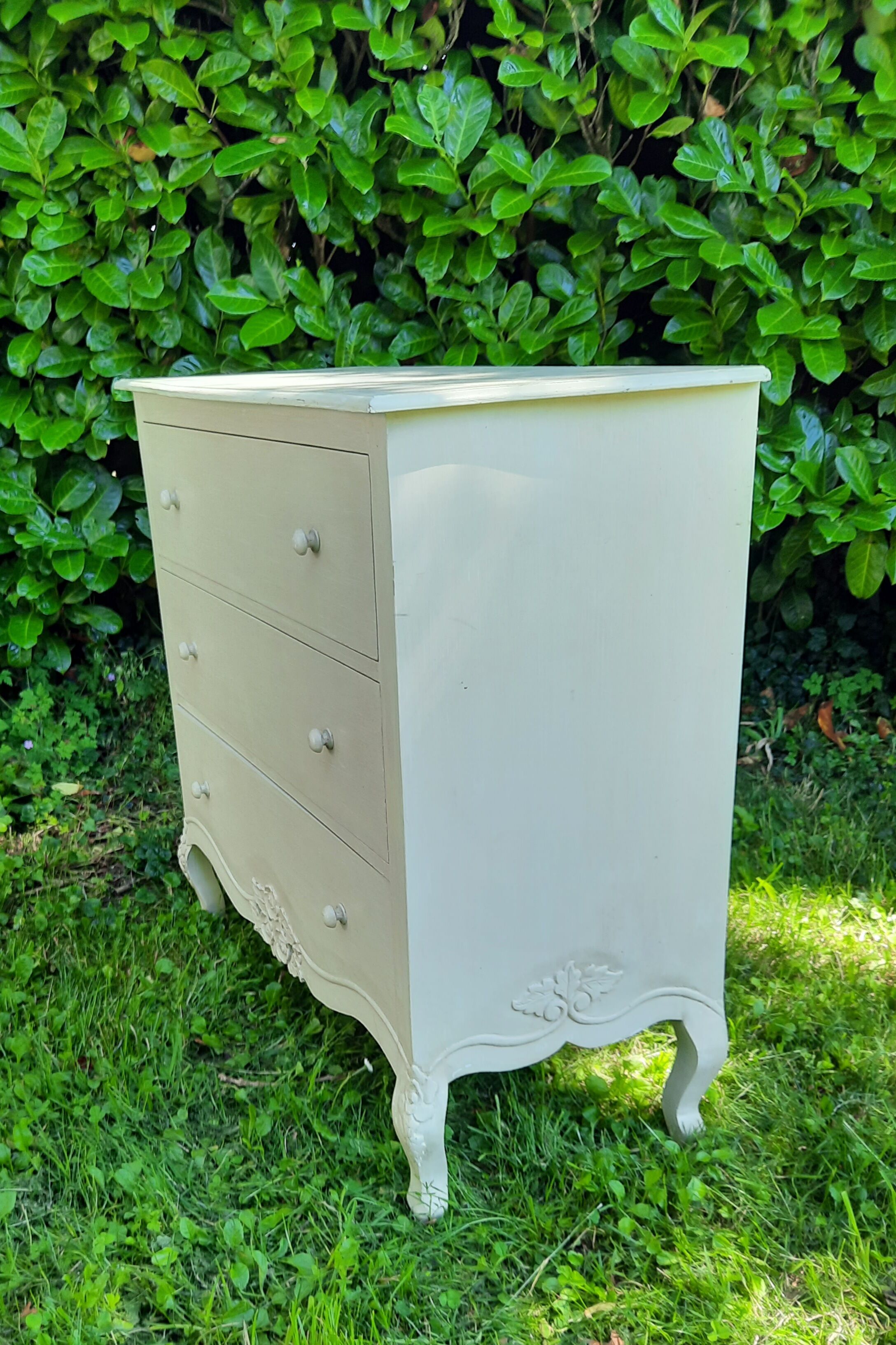 Commode contemporaine d inspiration Louis XV