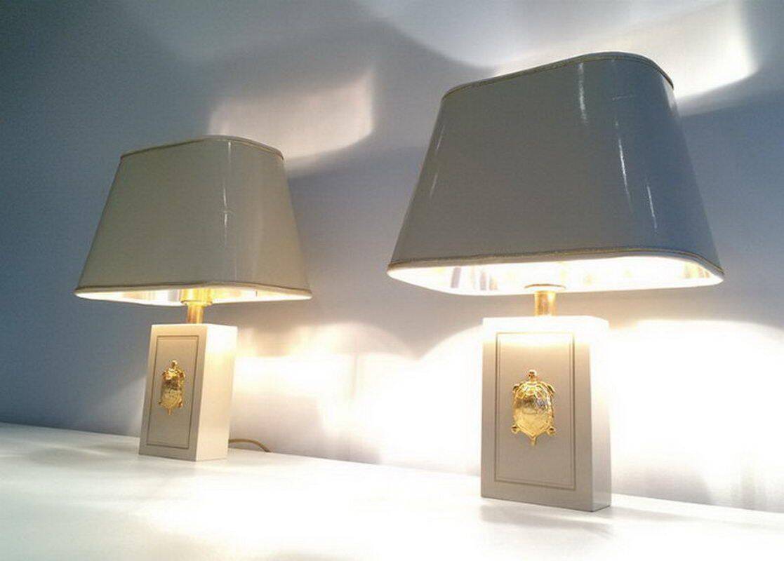 Paire de lampes à décor de tortues dorées