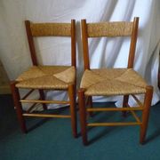 Deux chaises design brutalist