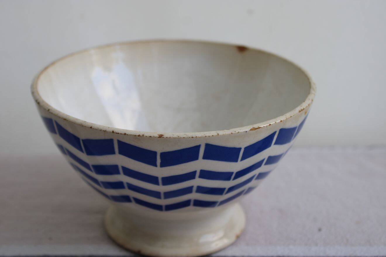 Set of 2 antique ceramic bowls