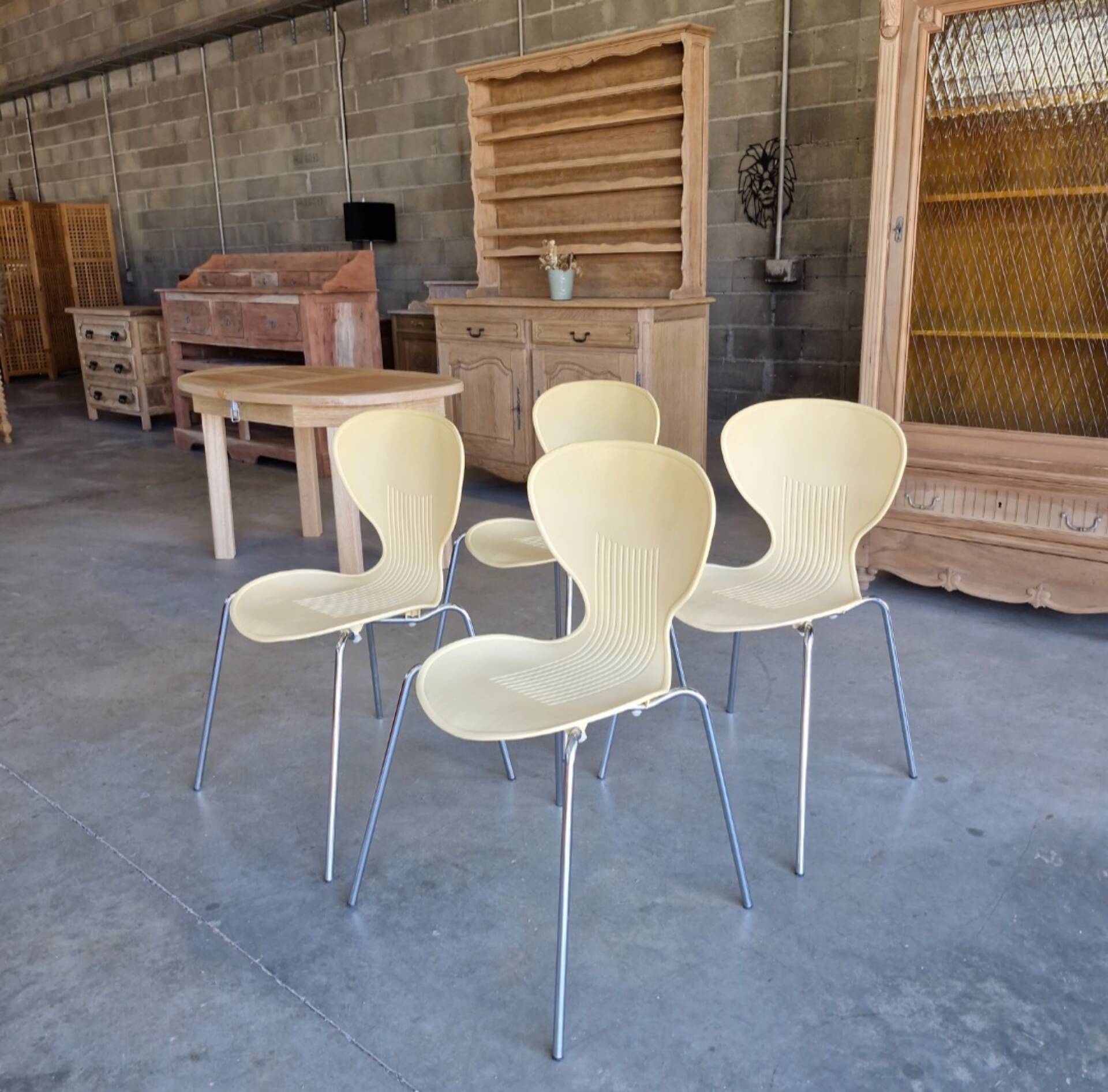 Lot de 4 chaises design vintage – crème & chrome