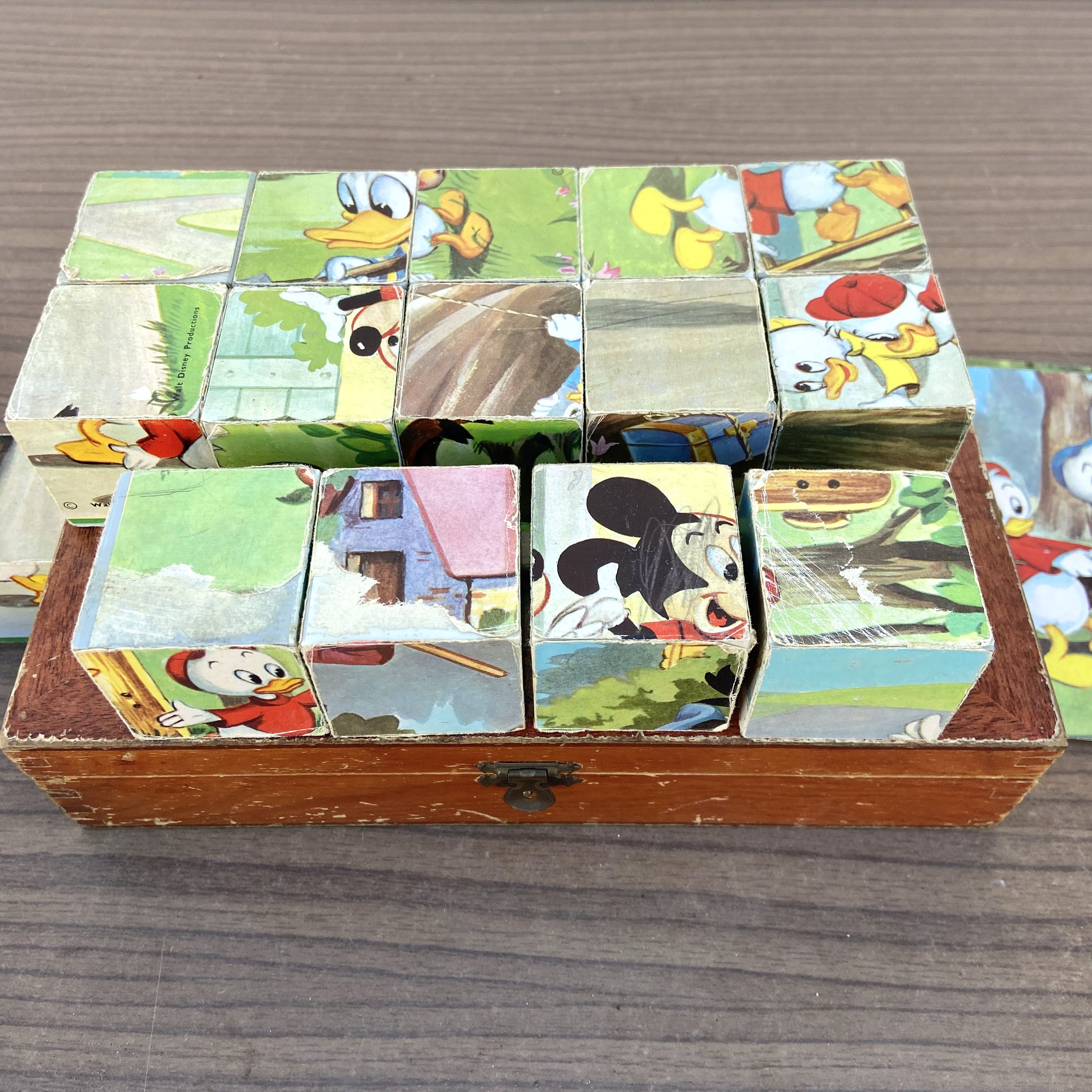 Disney Antique toy, cube puzzle - 12 pieces in their wooden case - Garnier Cornil