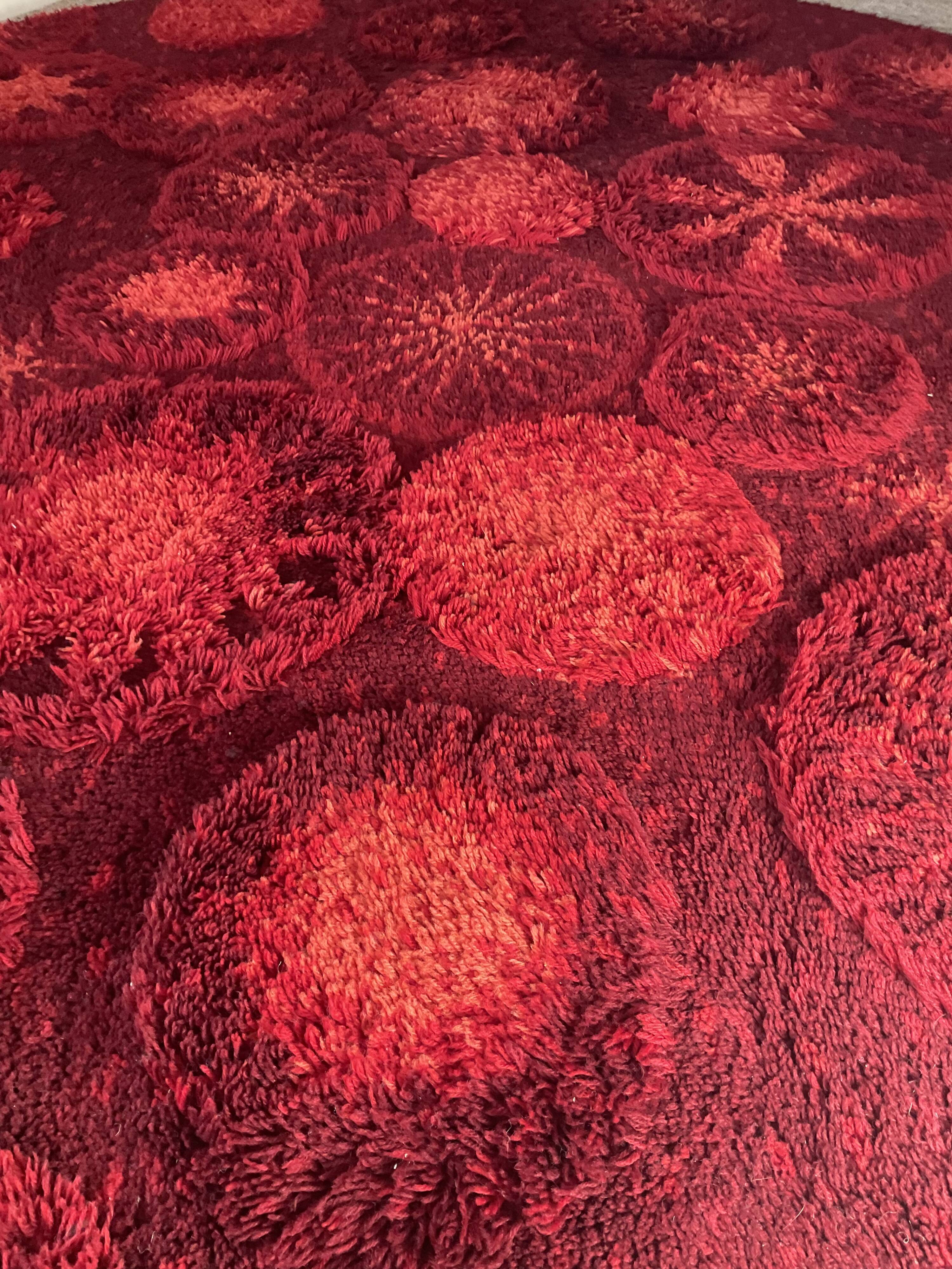 Round carpet 200cm from the 70s