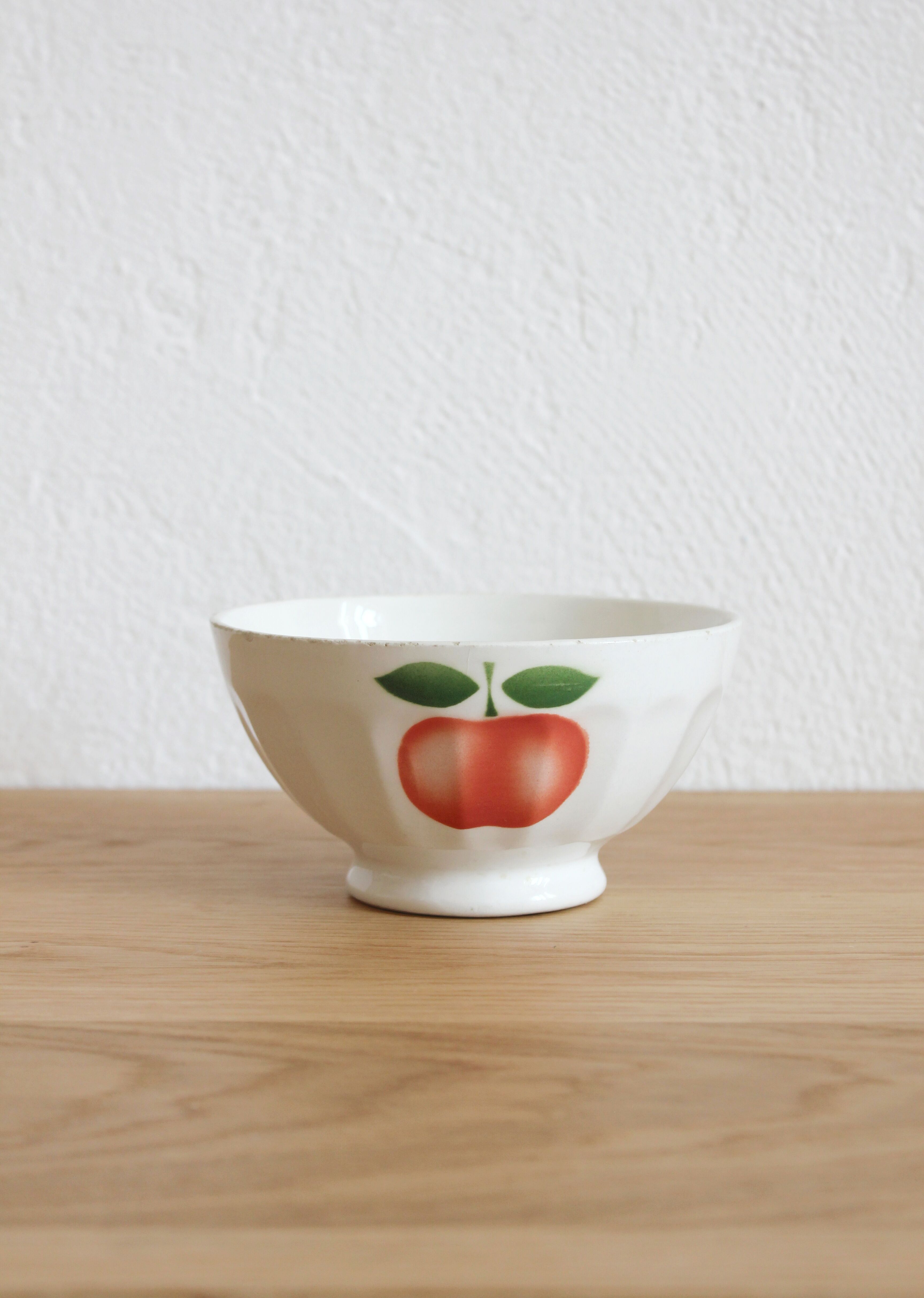 Old earthenware bowl iron earth Moulin des Loups apple decoration