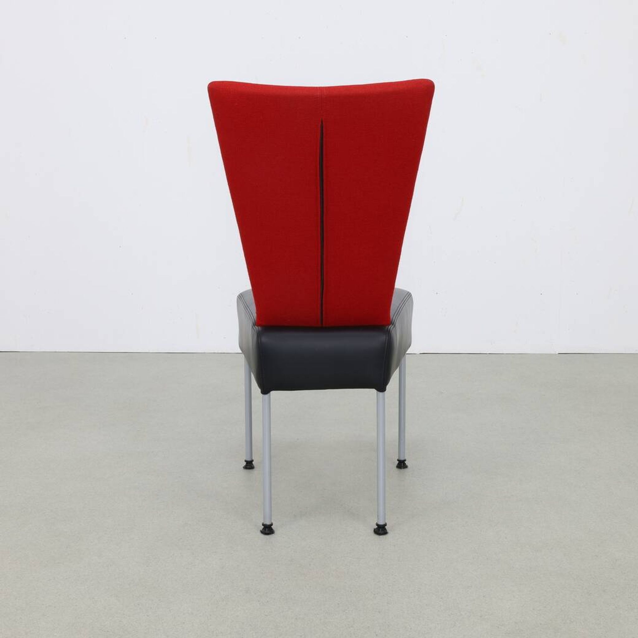 Ensemble de 4 chaises de salle à manger postmodernes bicolores, années 1980