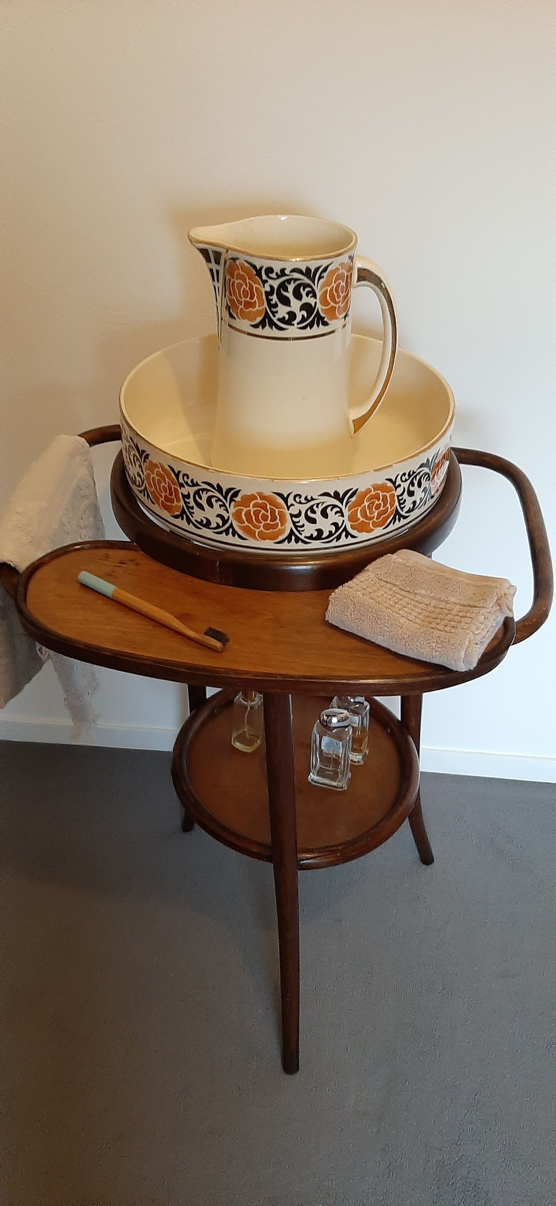 Table de toilette, barbière Jacob Joseph et Kohn