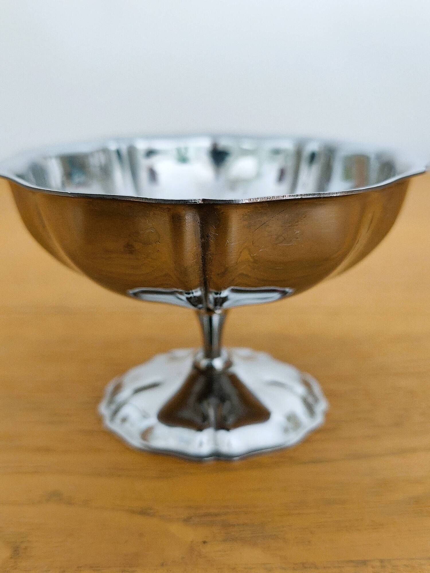 Set of 6 stainless steel ice cream bowls from the 1970s.