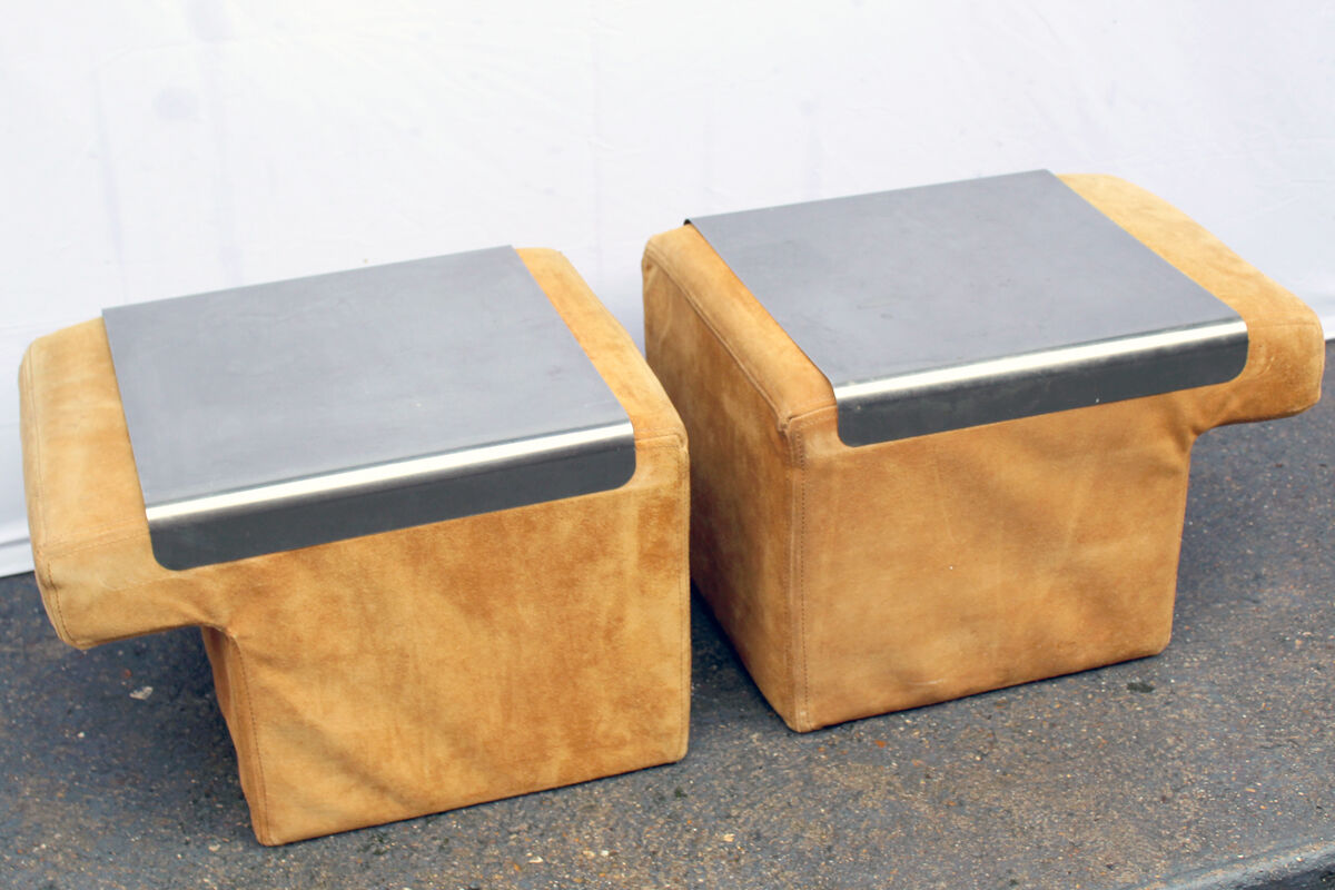 Pair of sofa deer and stainless steel tips