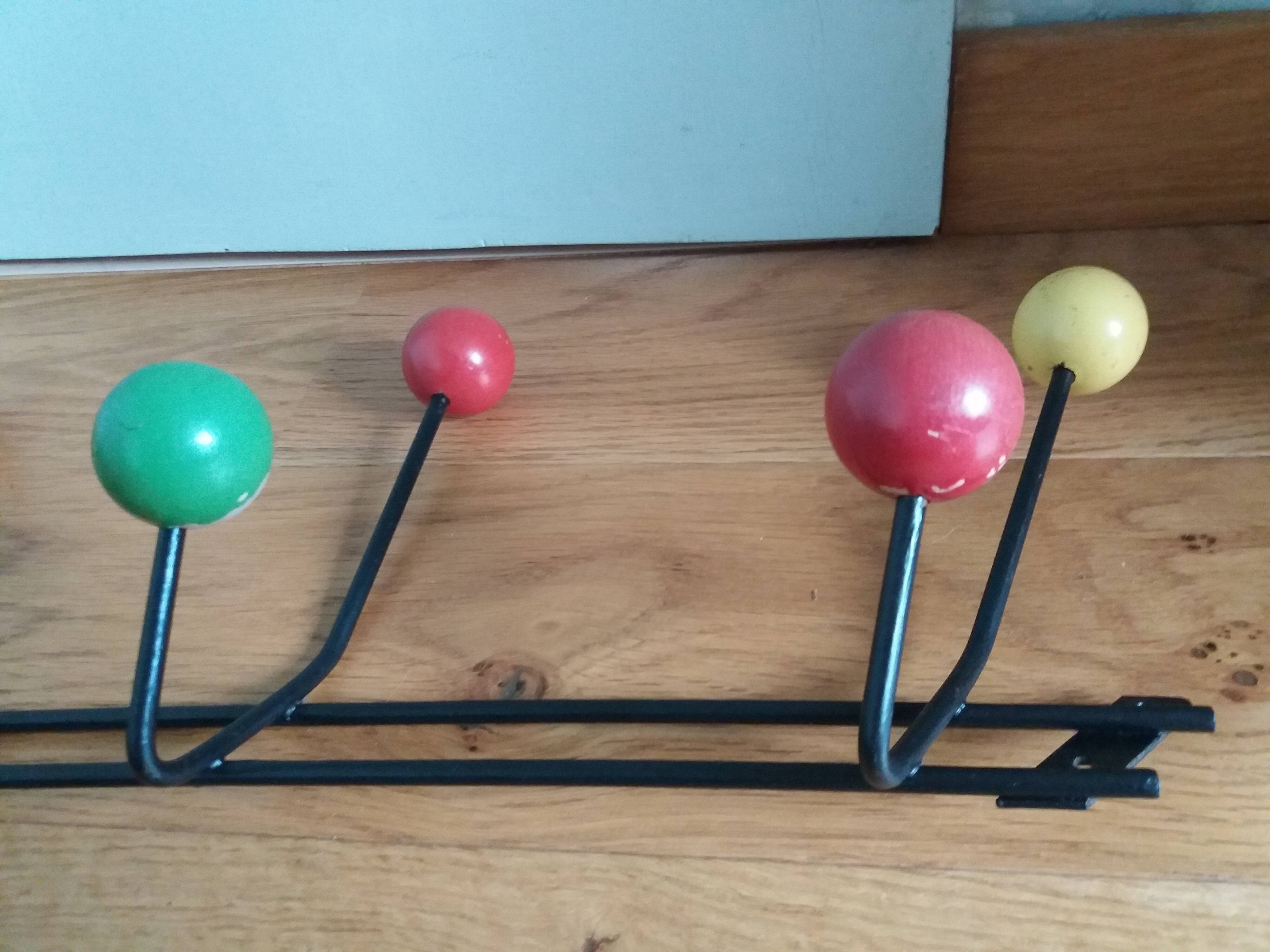 Ball coat rack