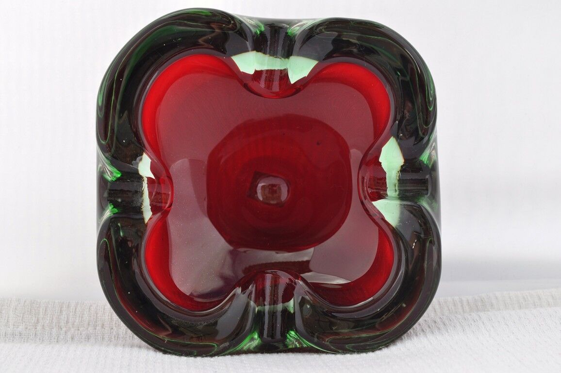 Green and red glass ashtray 70