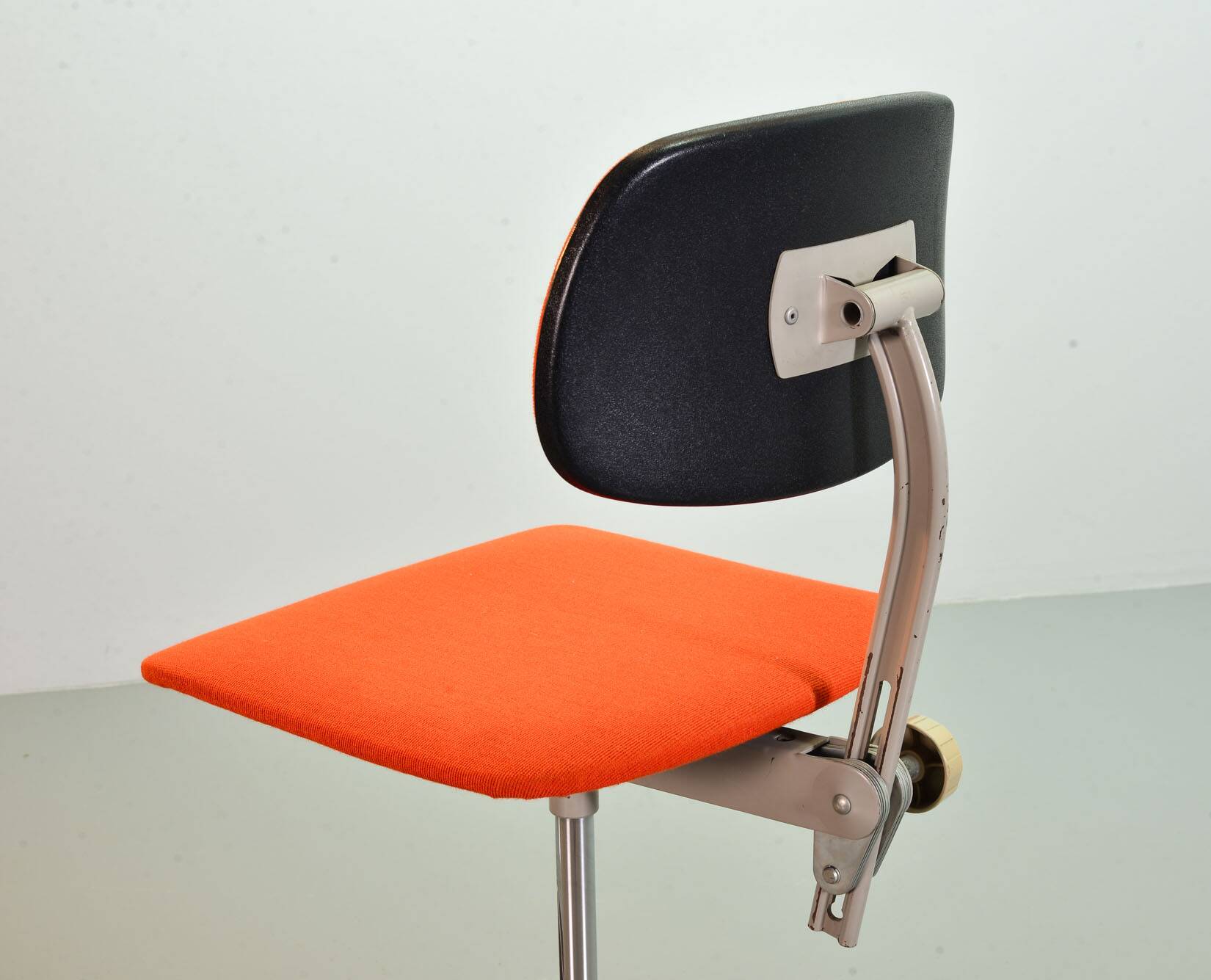 Ahrend De Cirkel Industrial Desk Chair with Orange Fabric Upholstery 1950s