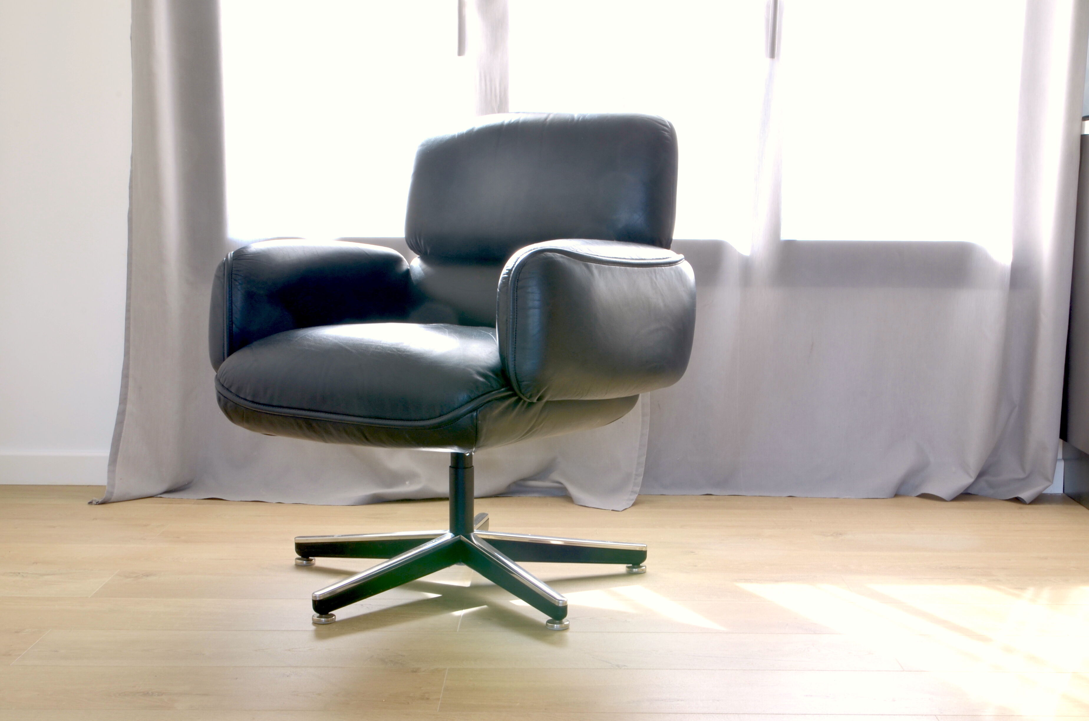 Beautiful Armchair of Otto Zapf for KNOLL black leather