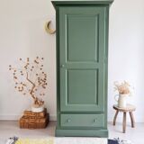 Renovated green bonnet maker