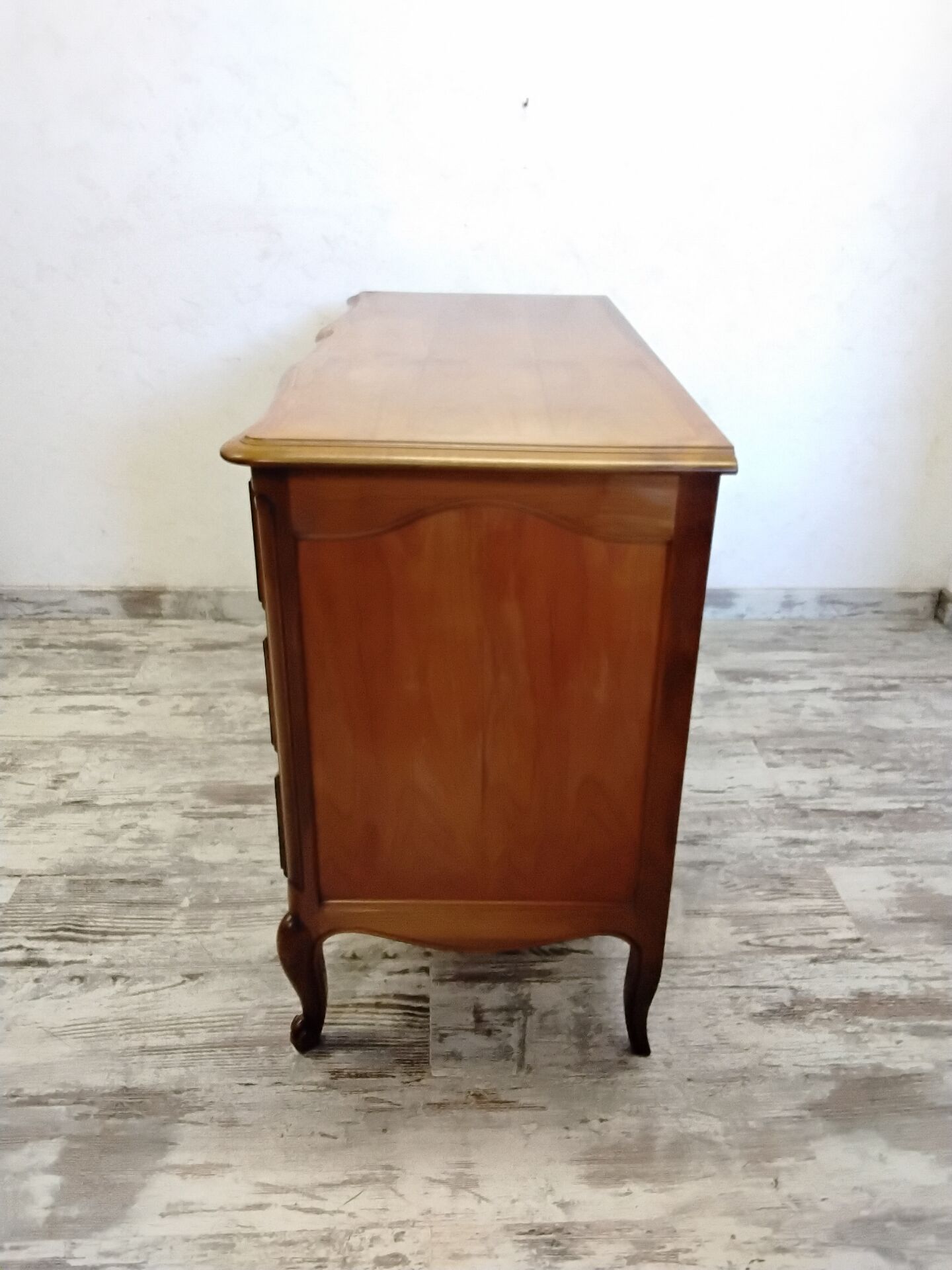Commode de style Louis XV en bois 