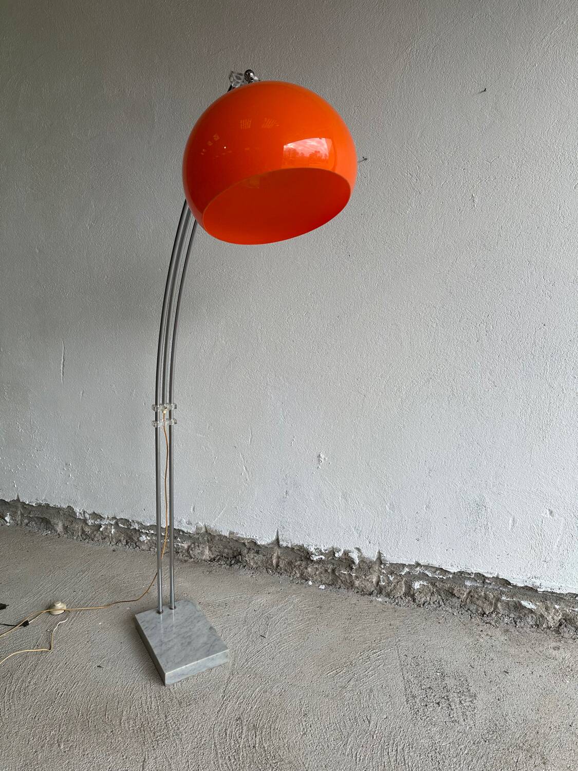 Lampadaire arc orange, design Italien 1970