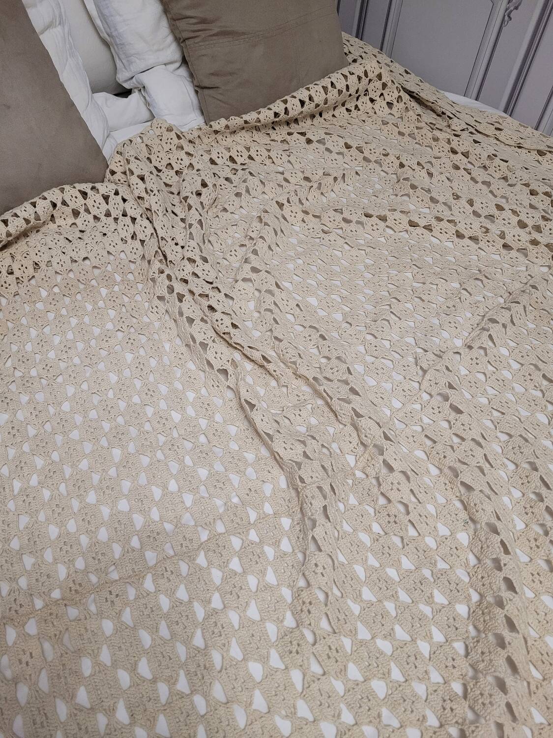 Couvre lit en crochet couleur ficelle