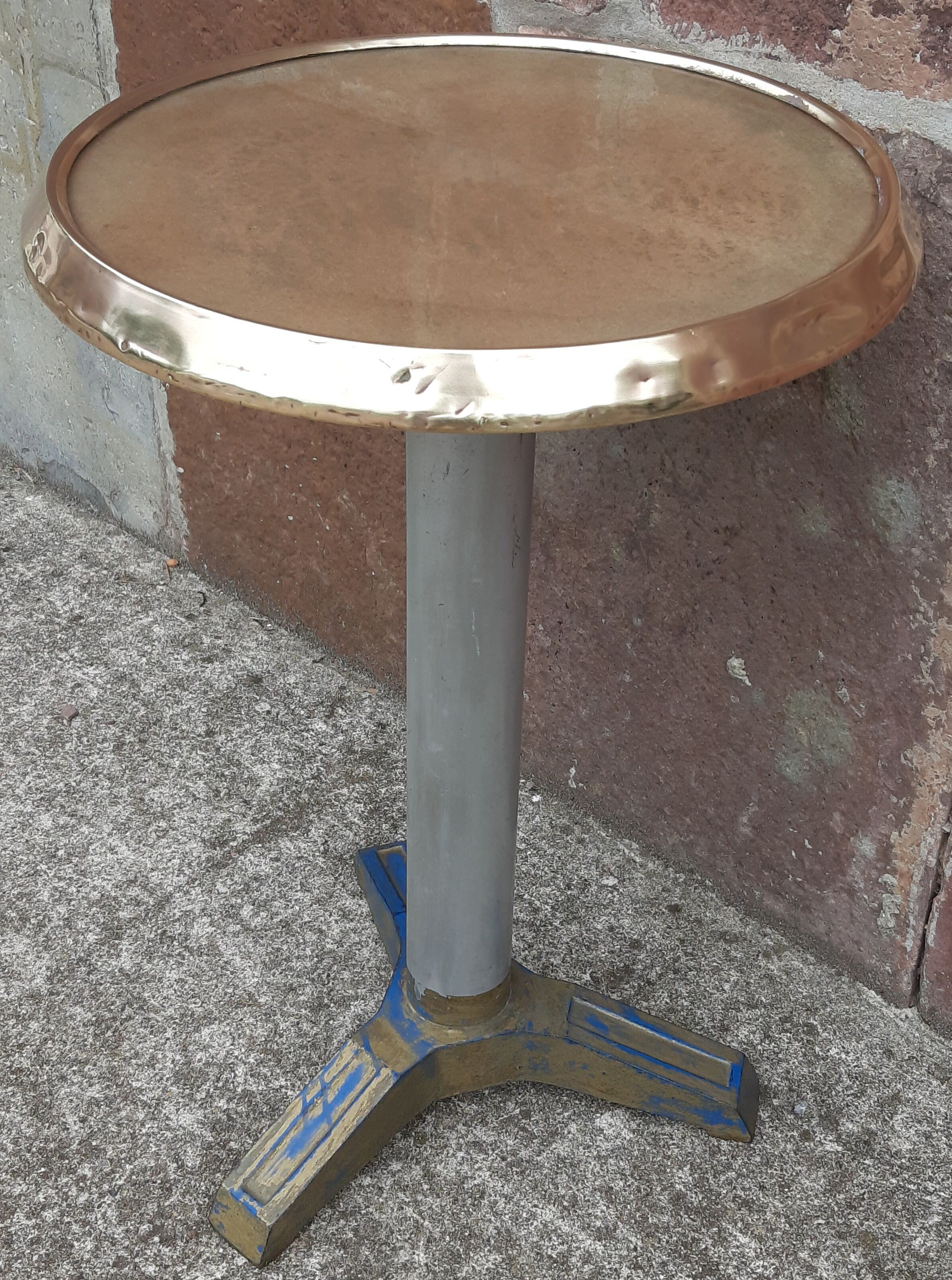 Bistro pedestal