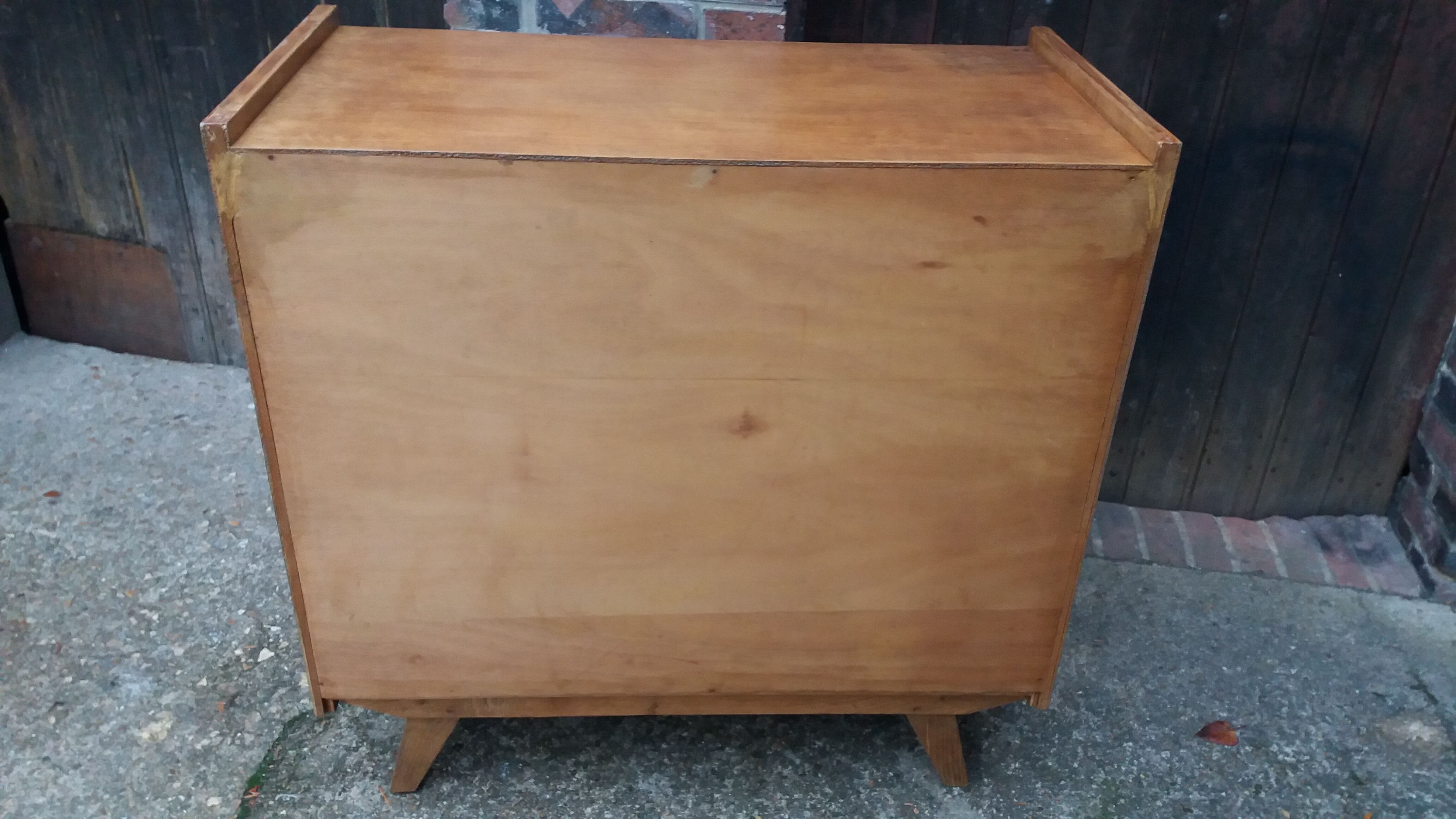 Chest of drawers compass feet