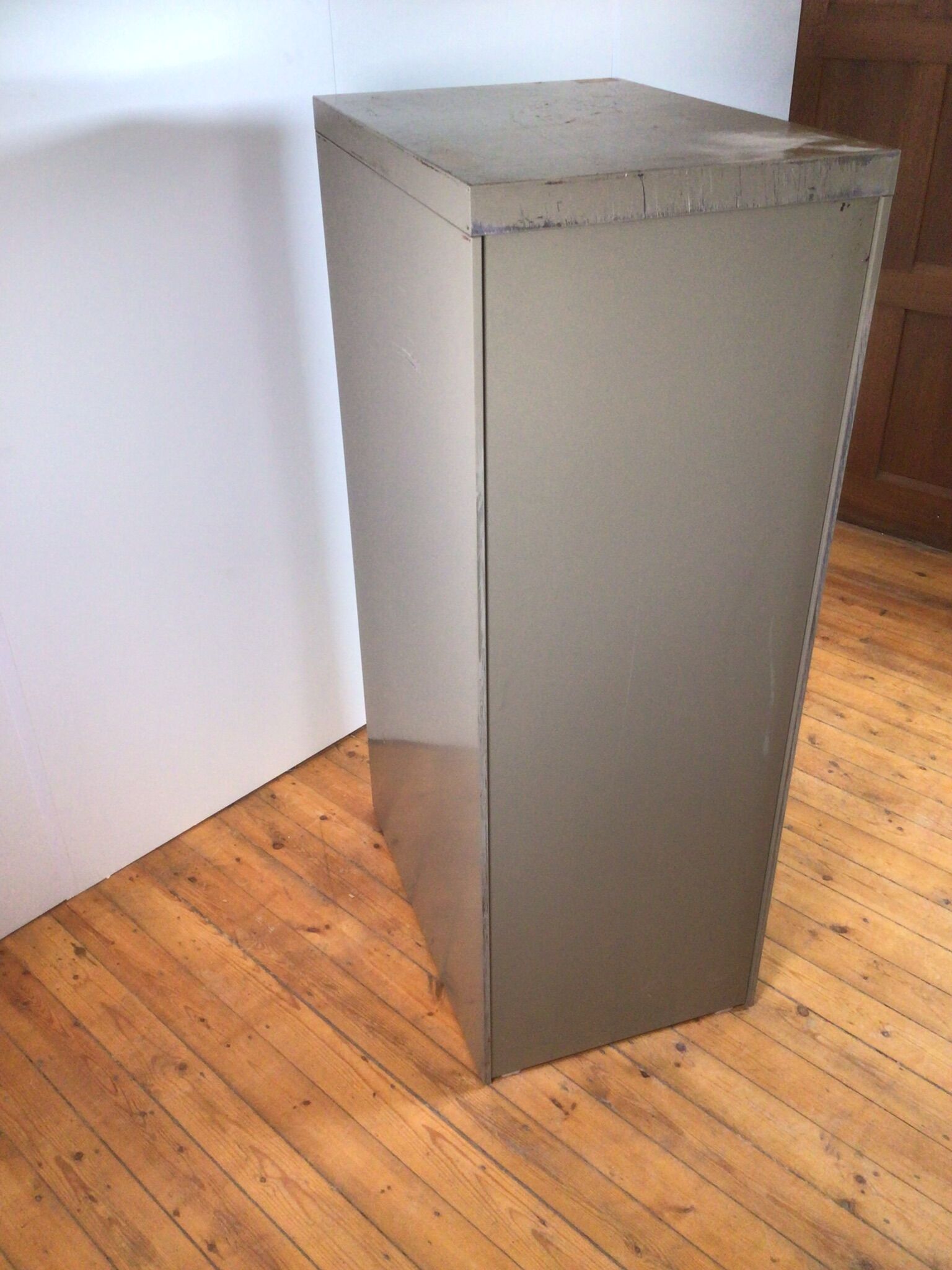 Metal "mewaf" drawer cabinet