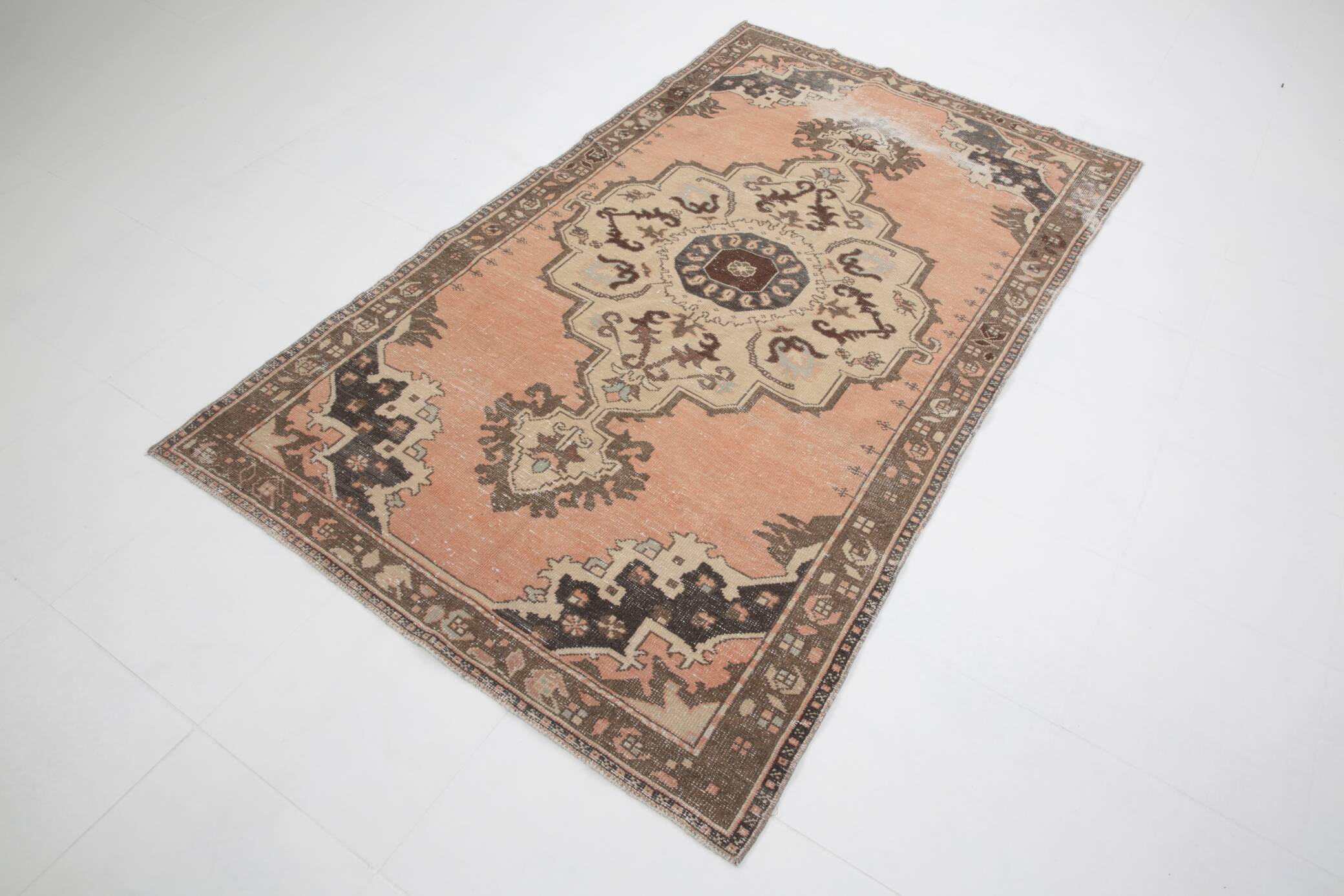 5x8 Vintge Peach & Brown Persian Vintage Rug, 140x247Cm