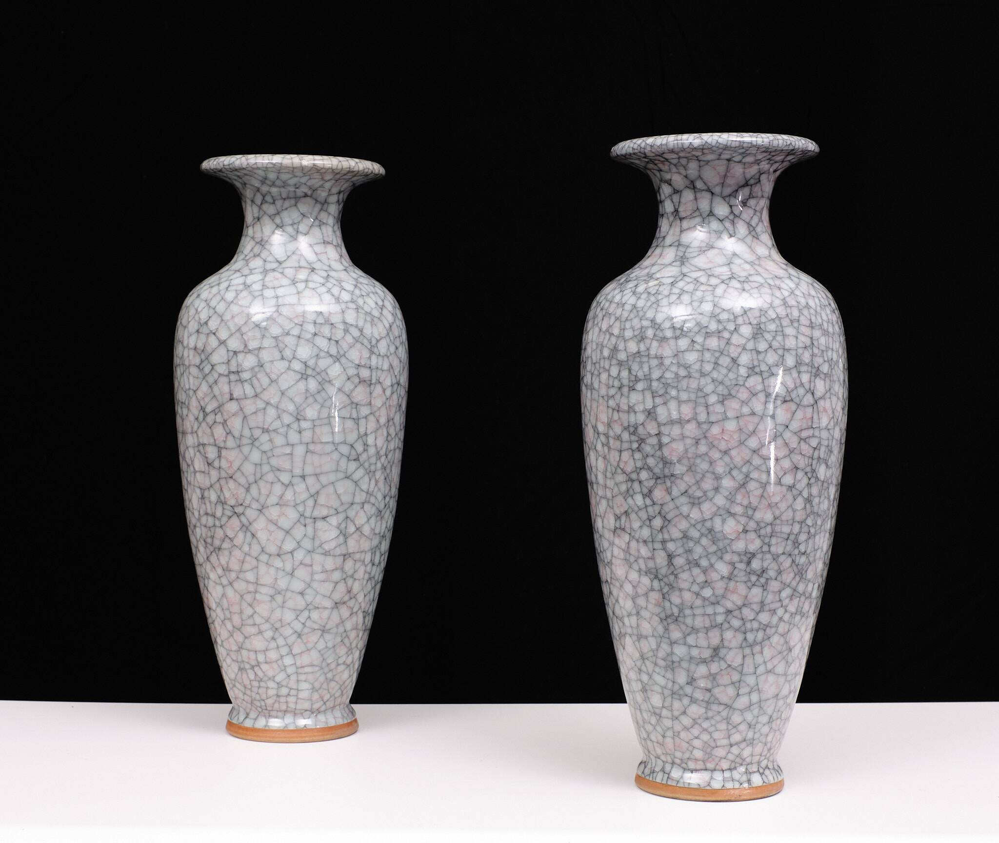 Ensemble de grands vases chinois antiques faits à la main avec glaçure craquelée