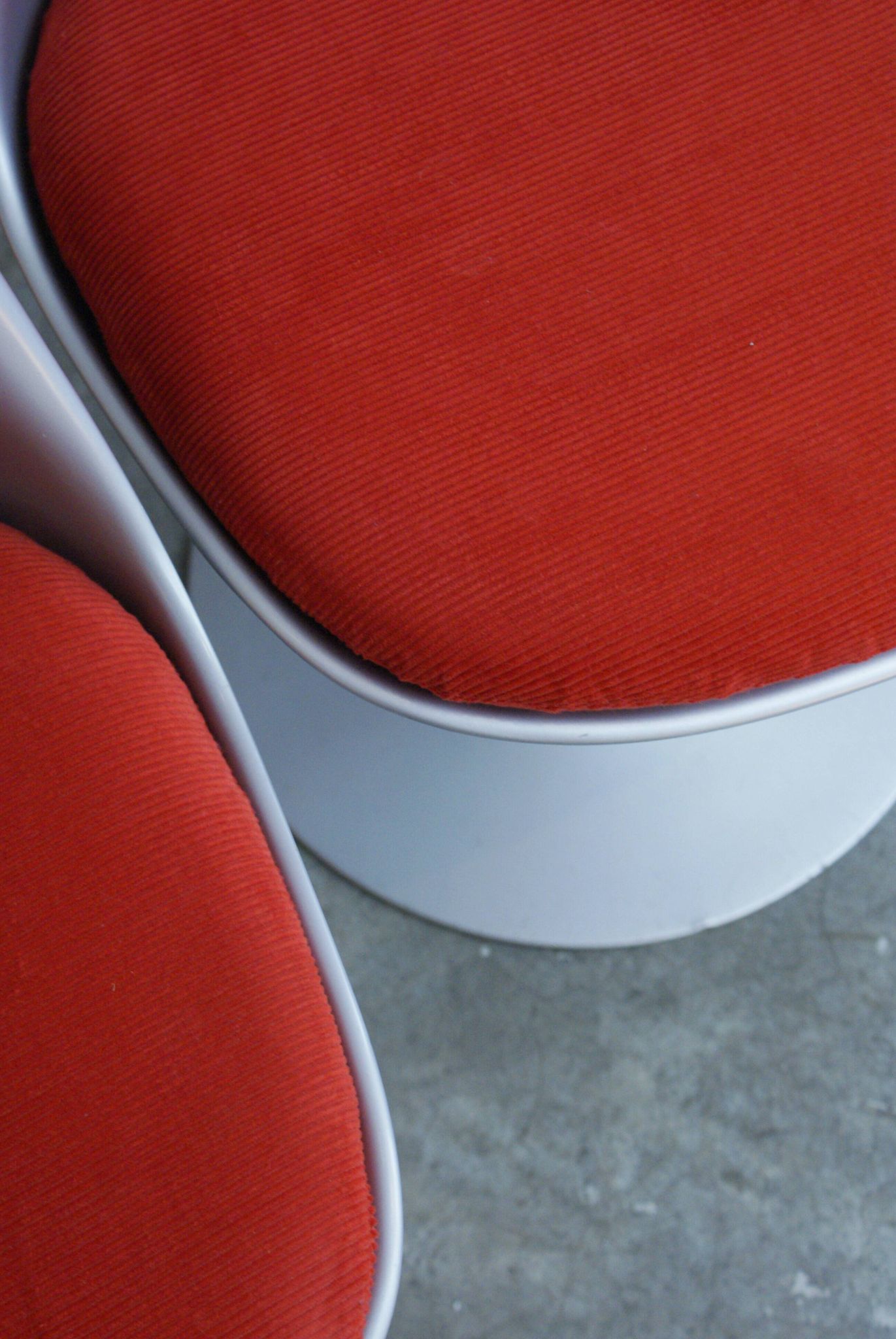 Eero Saarinen's Tulip Chairs – 50th Anniversary Edition by Knoll