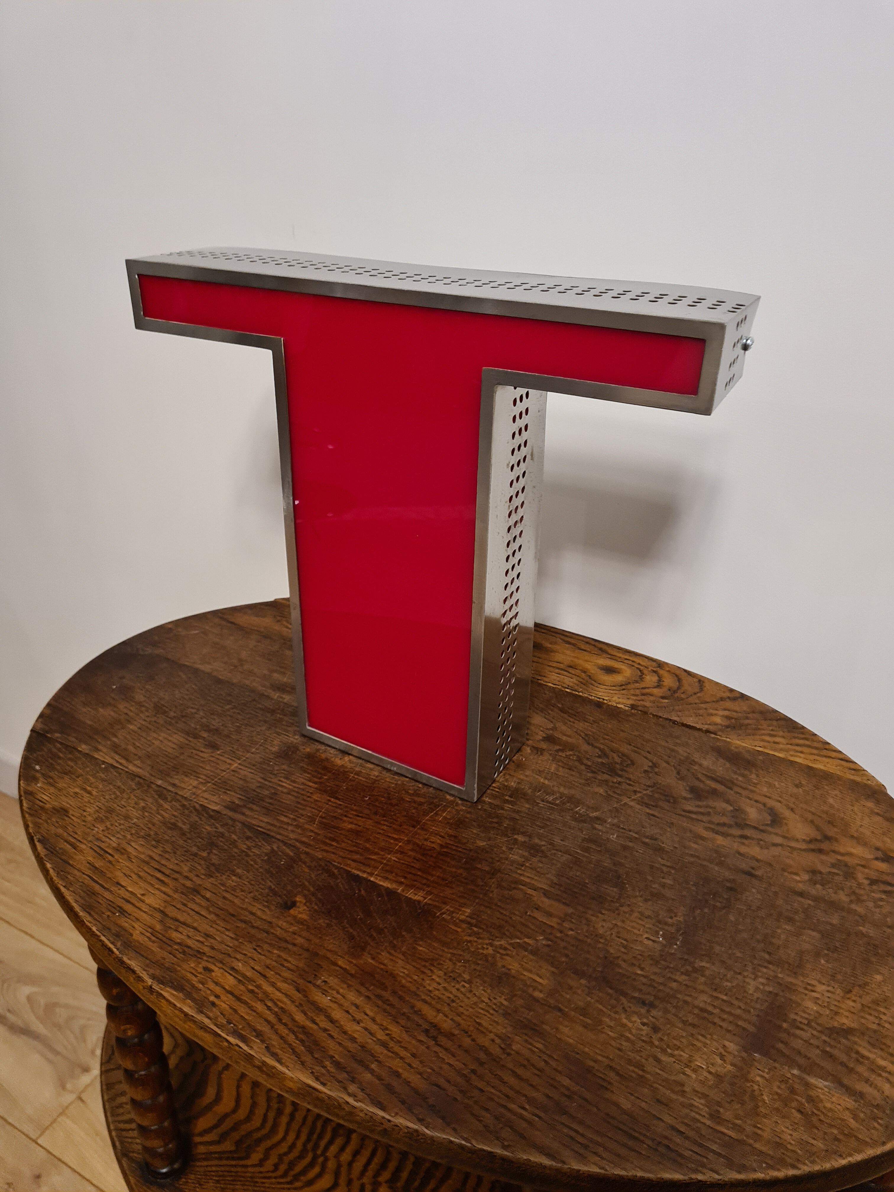 Lettre d'enseigne "t"
